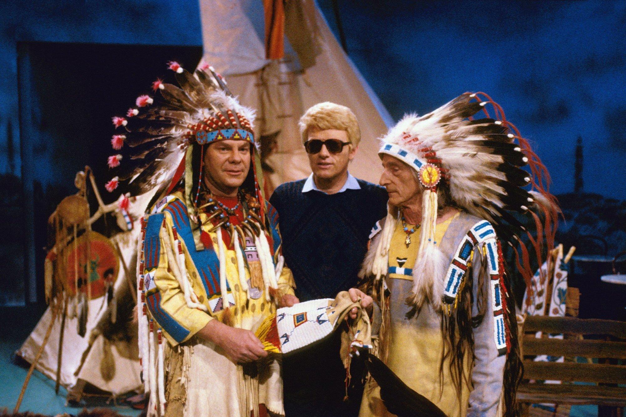 Heino im Jahr 1988 mit als Indianer verkleideten Fans