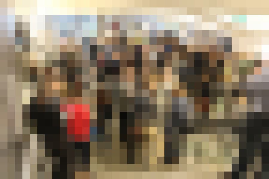 Blick auf das Foyer der CAU mit der Ausstellung der Verbände und Organisationen