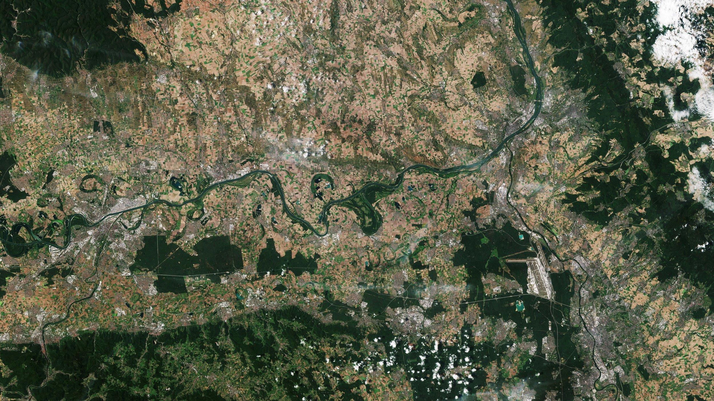 Satellitenbild des Rhein-Main-Gebiet südlich der Stadt Frankfurt, einem der führenden Wirtschafts-, Verkehrs- und Innovationszentren Europas.