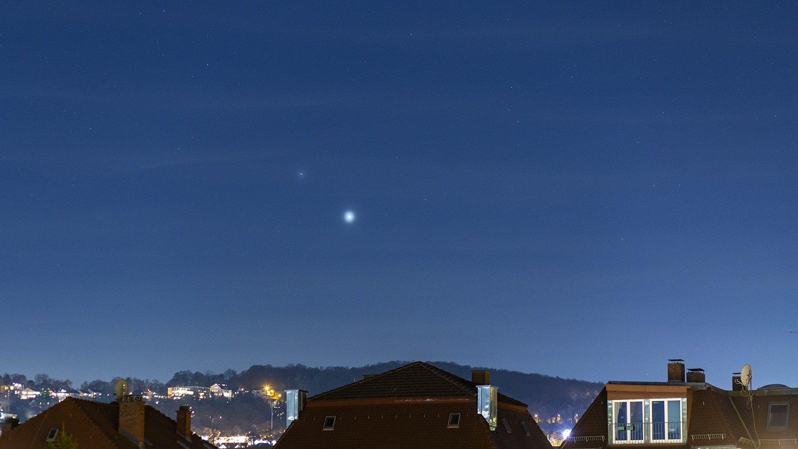 Saturn und Jupiter am Himmel über Stuttgart standen am 3. Dezember 2020 zwei Grad auseinander.