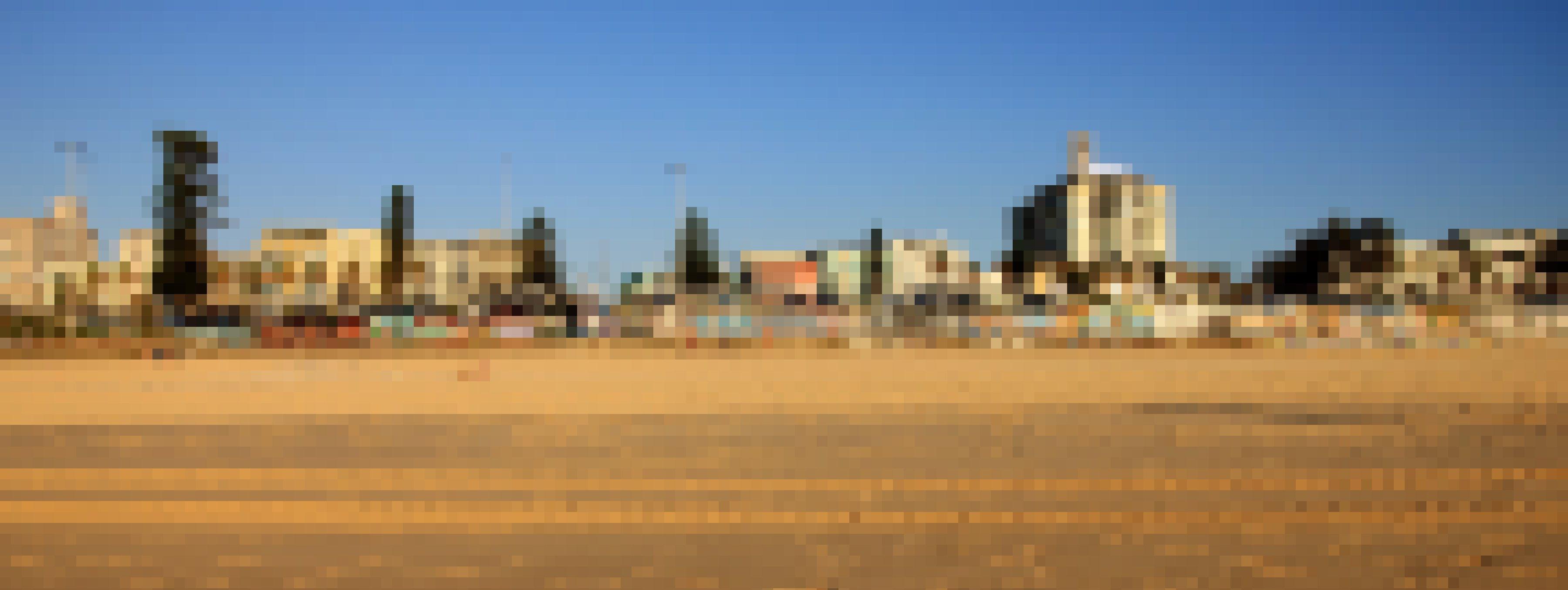 Bondi Beach - Sydneys berühmtester Strand vom Meer aus gesehen - Sand, Promenade und ein Sammelsurium an Appartmentblocks