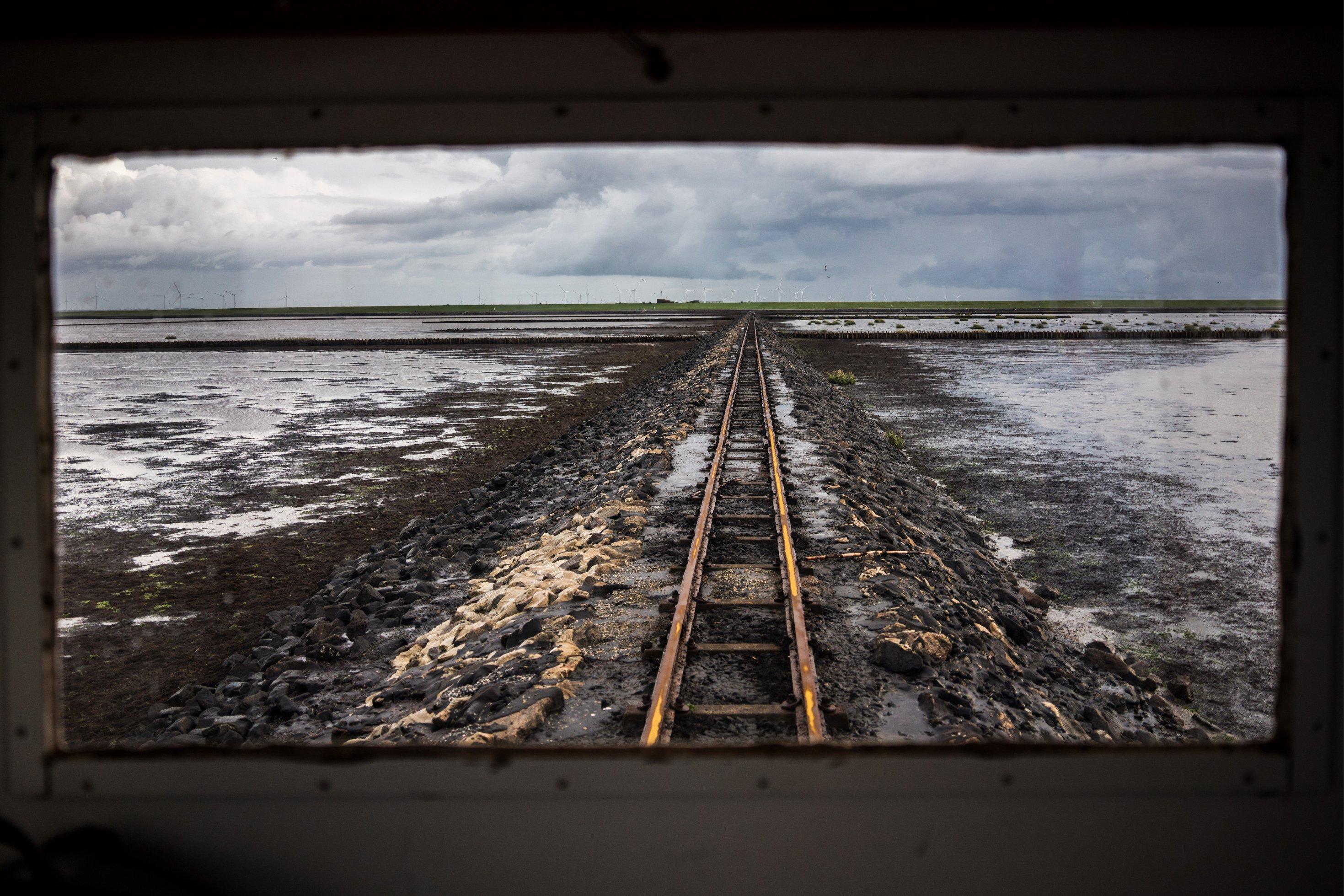 Schienen durchs Watt