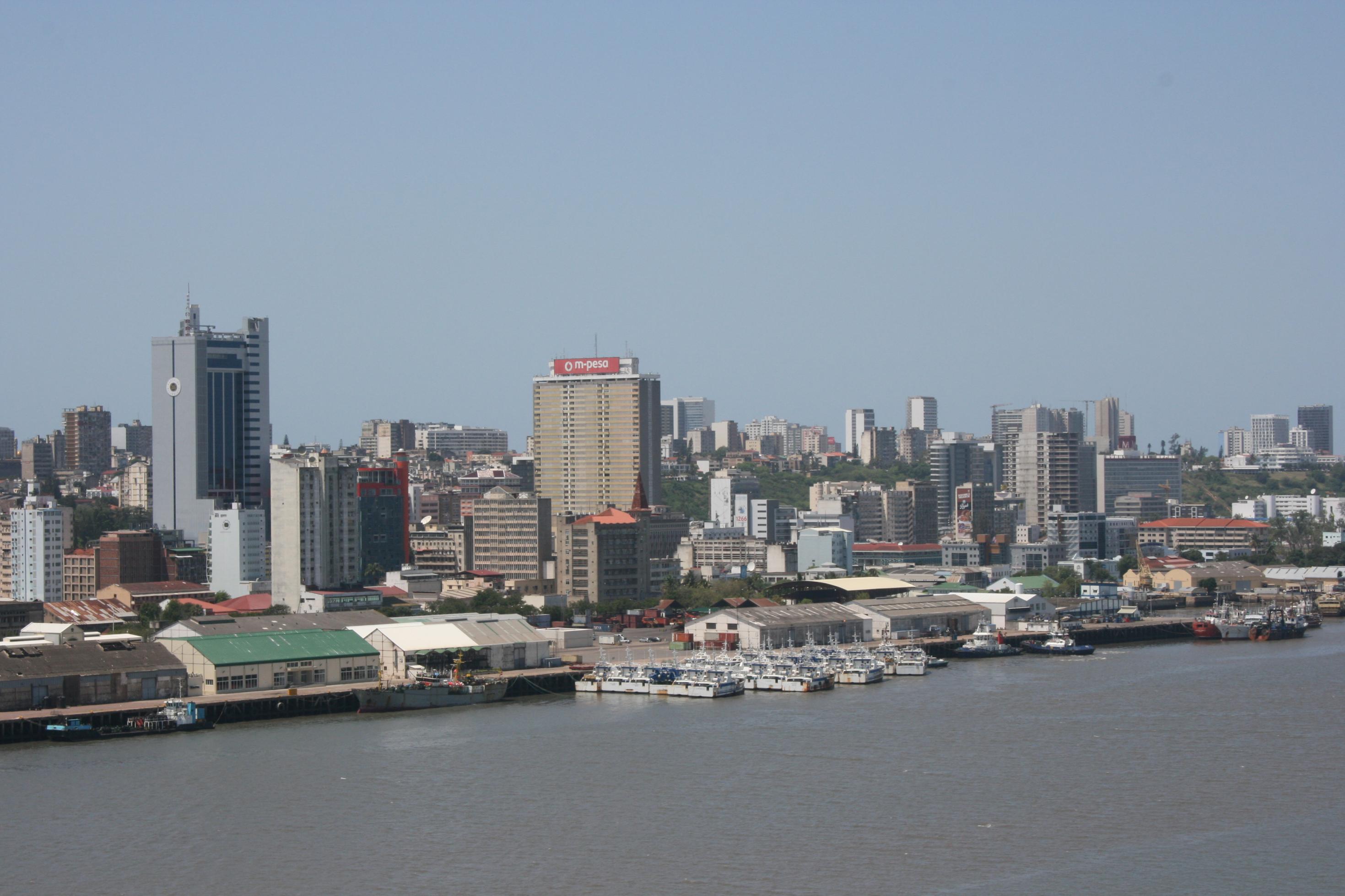 Blick auf die Skyline von Maputo, die Hauptstadt des ostafrikanischen Staats Mosambik.