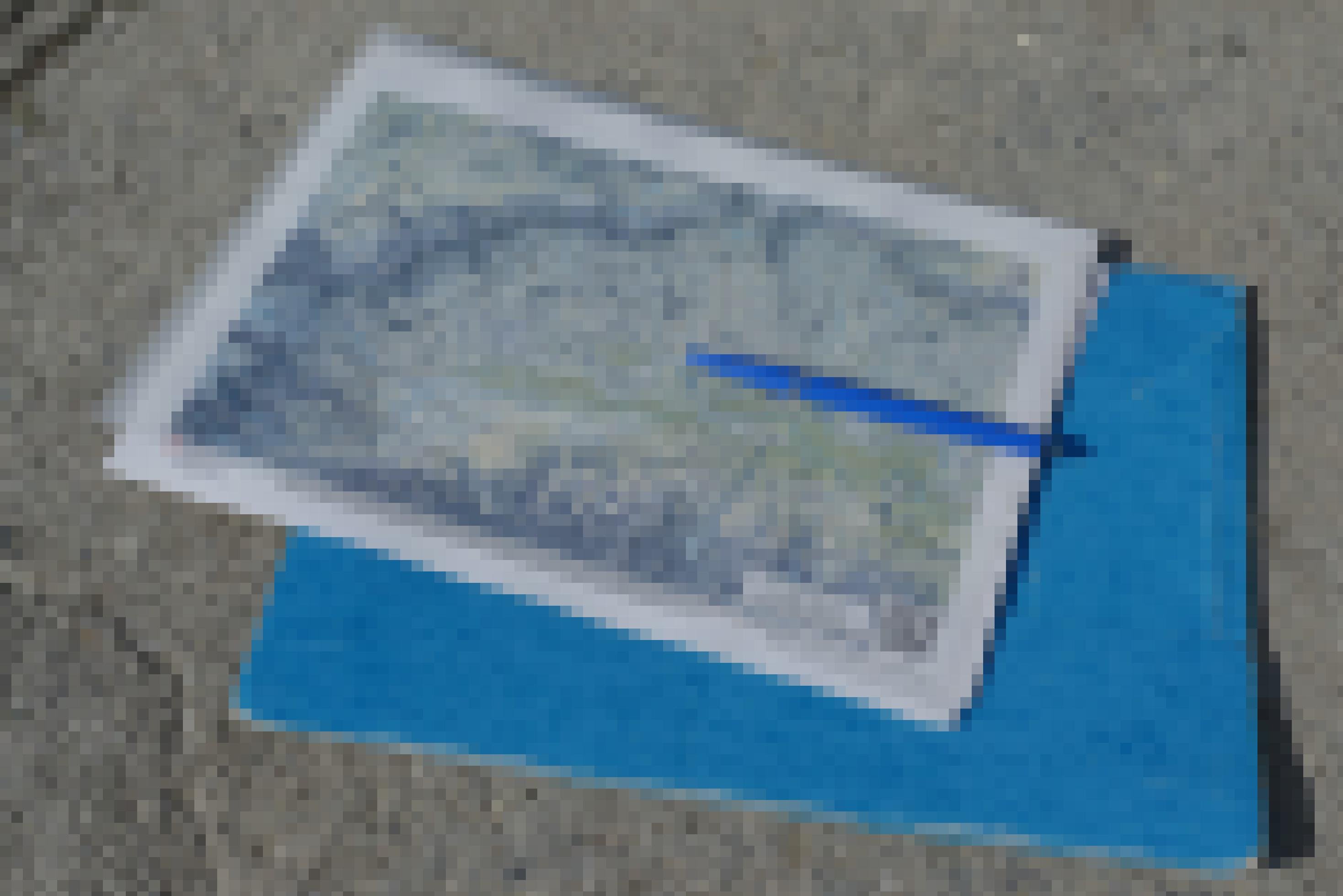 ein blauer Stift auf einer Karte [AI]