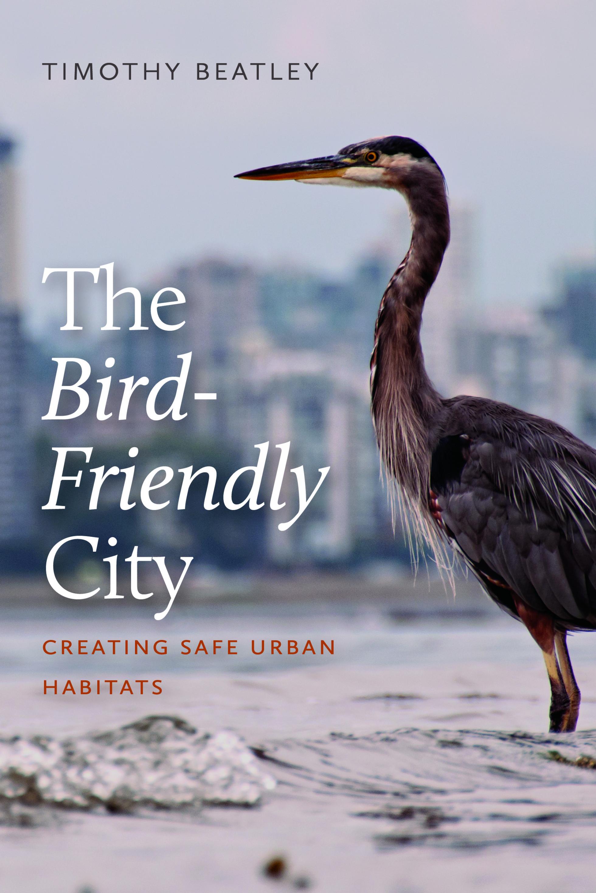 Auf den Titel von „The Bird-Friendly City“ ist ein Kanadareiher zu sehen, der (vermutlich) in einer auch im Buch erwähnten Brutkolonie in Vancouver aufgenommen wurde.