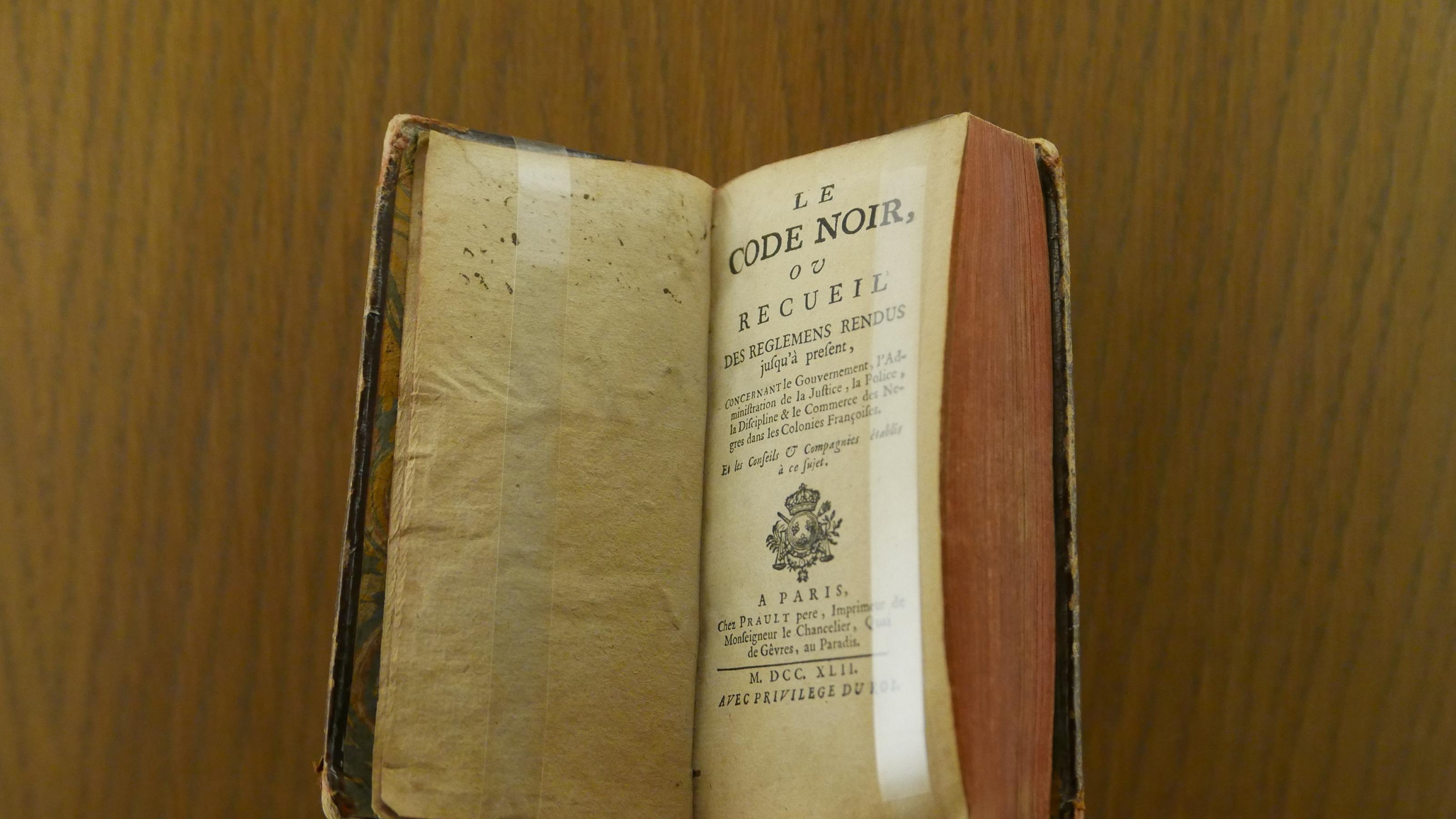Ein aufgeschlagenes Buch aus dem 17. Jahrhundert.