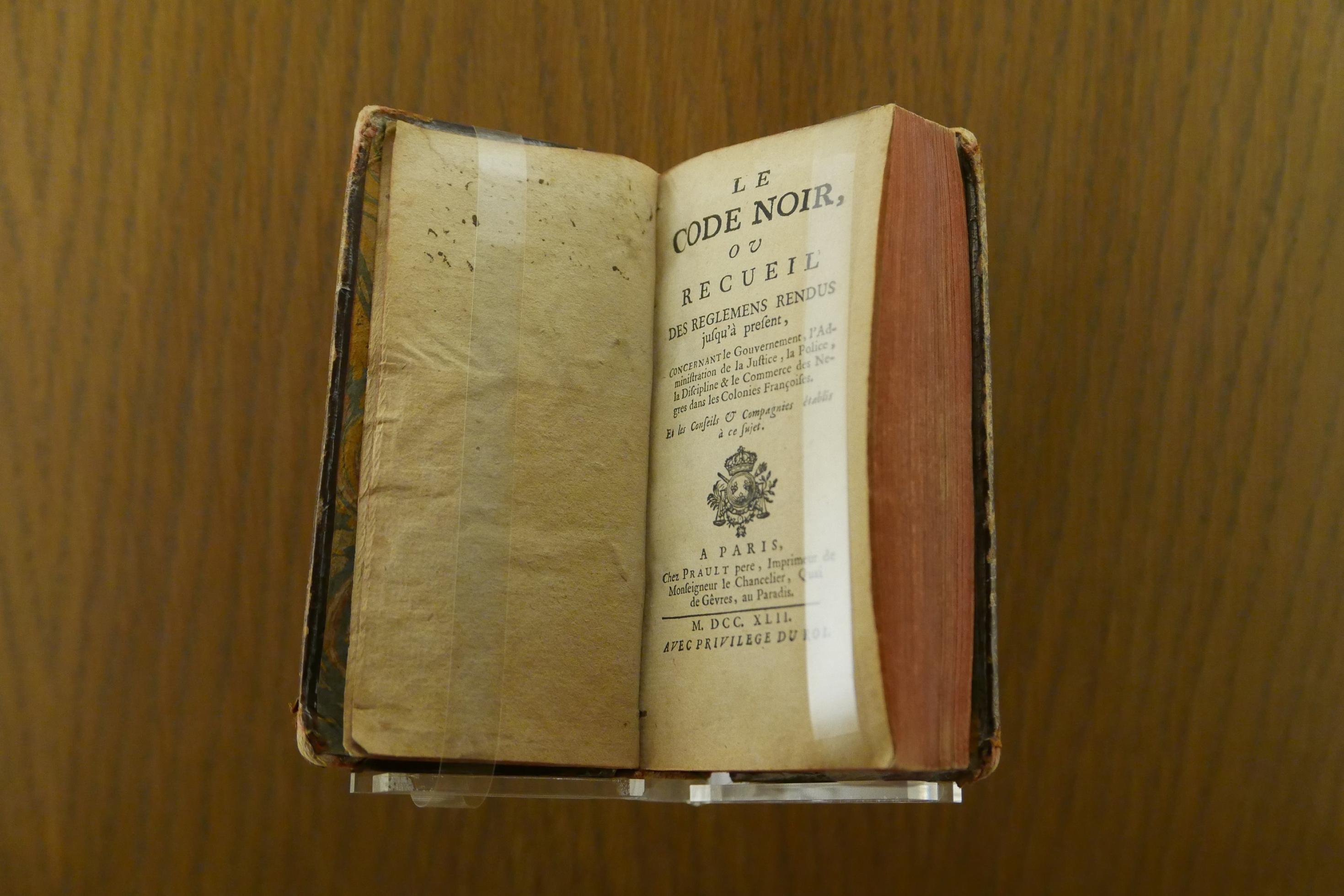 Ein aufgeschlagenes Buch aus dem 17. Jahrhundert.