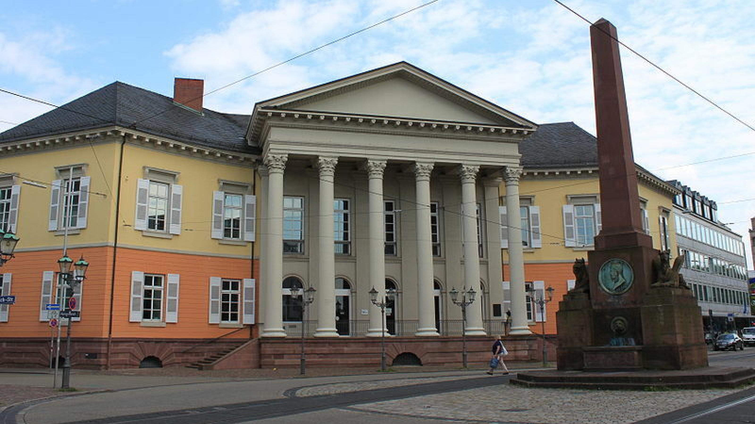Das Markgräflich-Hochbergsche Palais wird als Standort für einen Bau für das Forum Recht diskutiert.