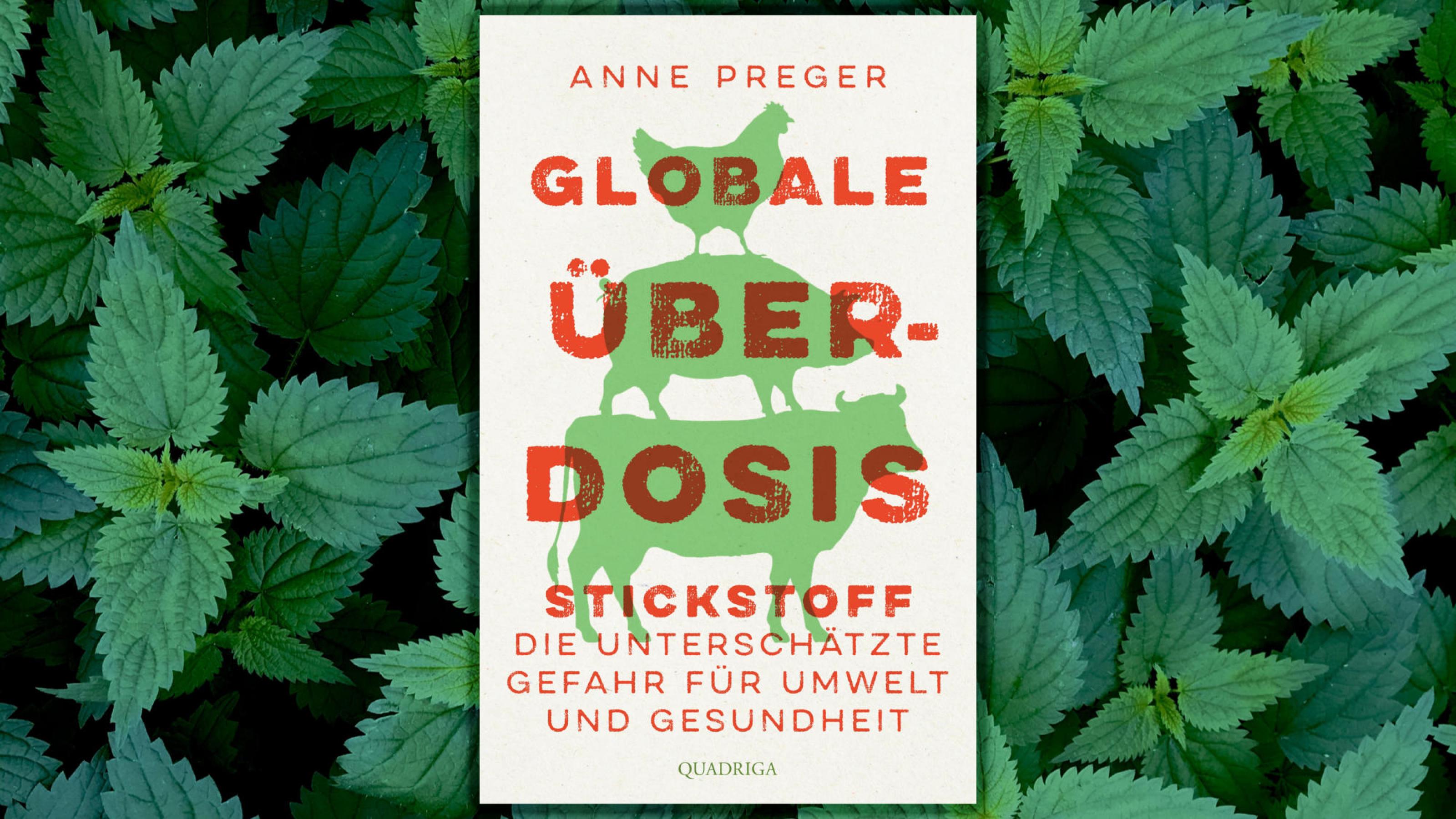 Das Buch „Globale Überdosis. Stickstoff – die unterschätzte Gefahr für Umwelt und Gesundheit“ auf einem Hintergrund mit wuchernden Brennnesseln.