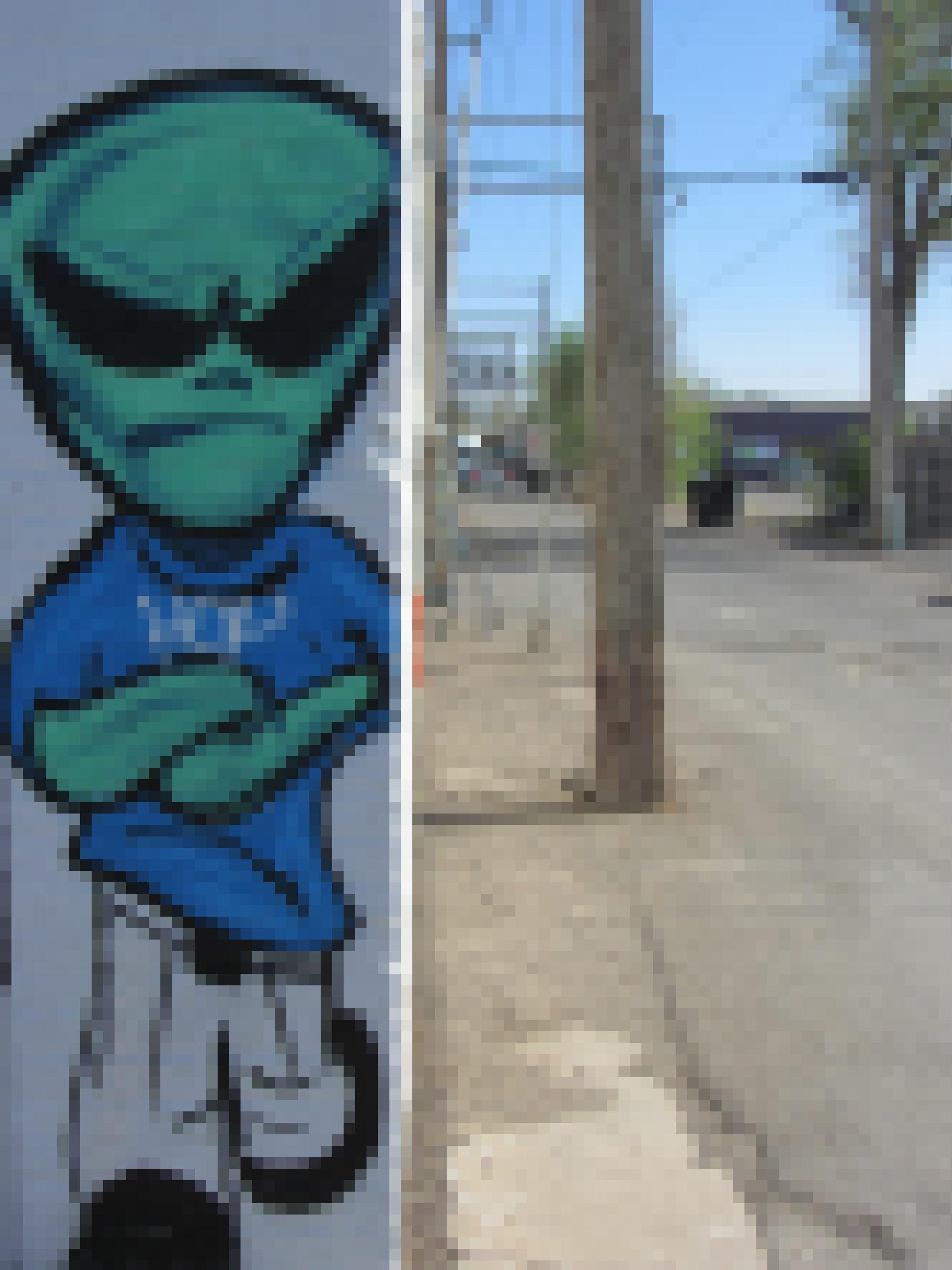 Wandzeichnung eines Außerirdischen an einer Hausecke.