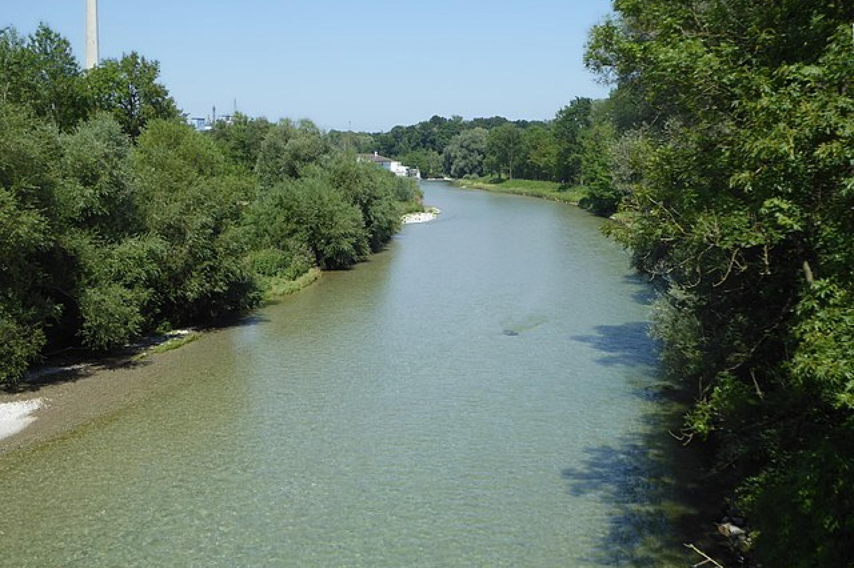 Auf dem Bild ist der Fluß Alz nahe Burgkirchen zu sehen.