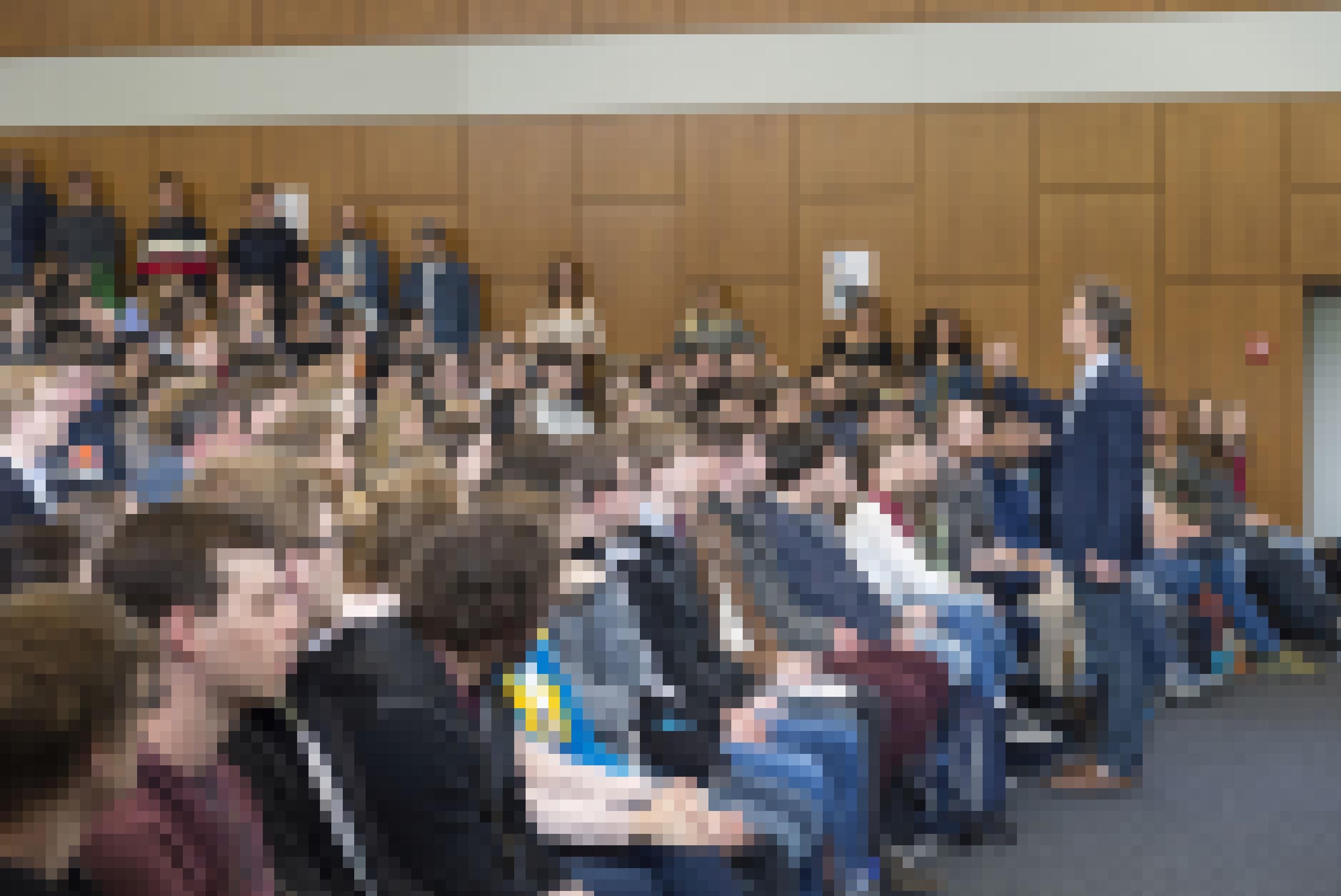 Schüler und Studenten befragen Nobelpreisträger Feringa in Mönchengladbach