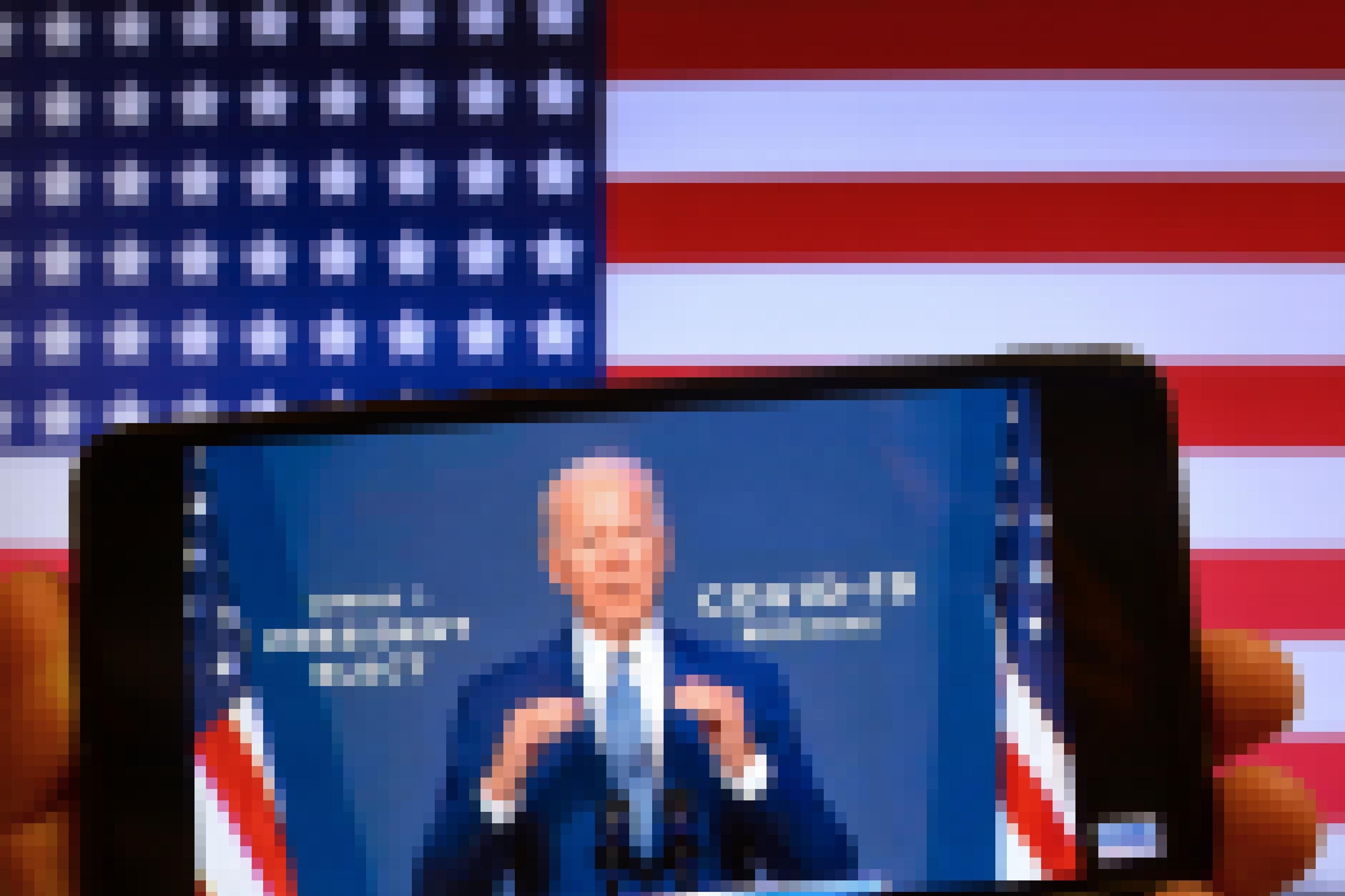 Eine Nahaufnahme von US-Präsident Joe Biden ist auf einem Handy zu sehen.