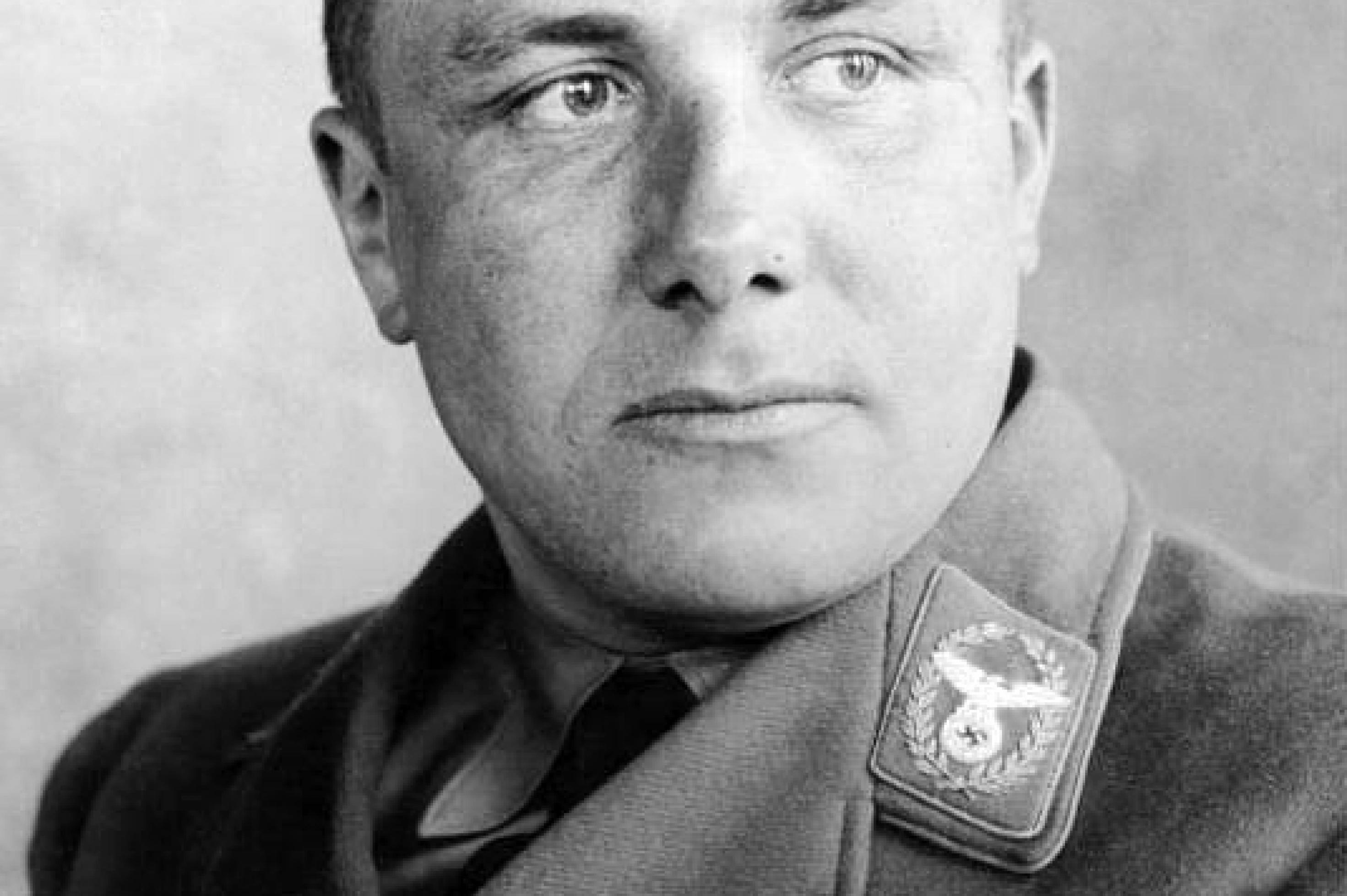 Das Schwarzweiß-Bild zeigt den Nationalsozialisten Martin Bormann im Porträt.