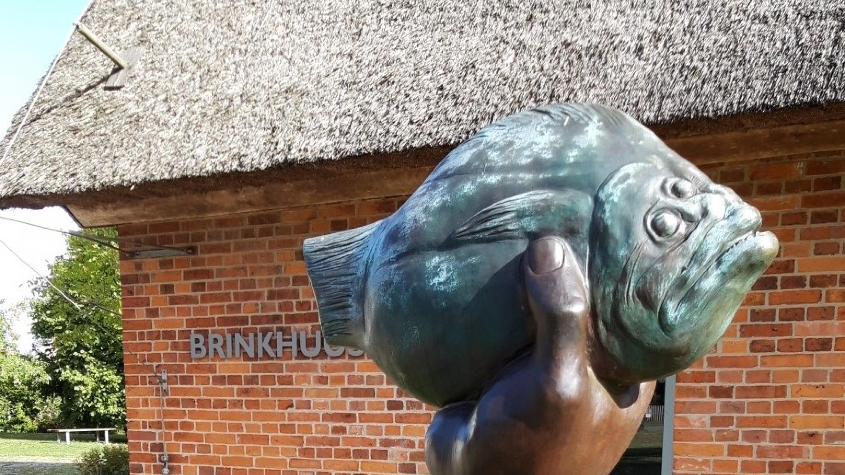 Bronze-Abguss des von Günter Grass kreierten Butts, aus dem Jahr 1982, aufgestellt vor dem Behlendorfer Brinkhuus im Jahr 2018