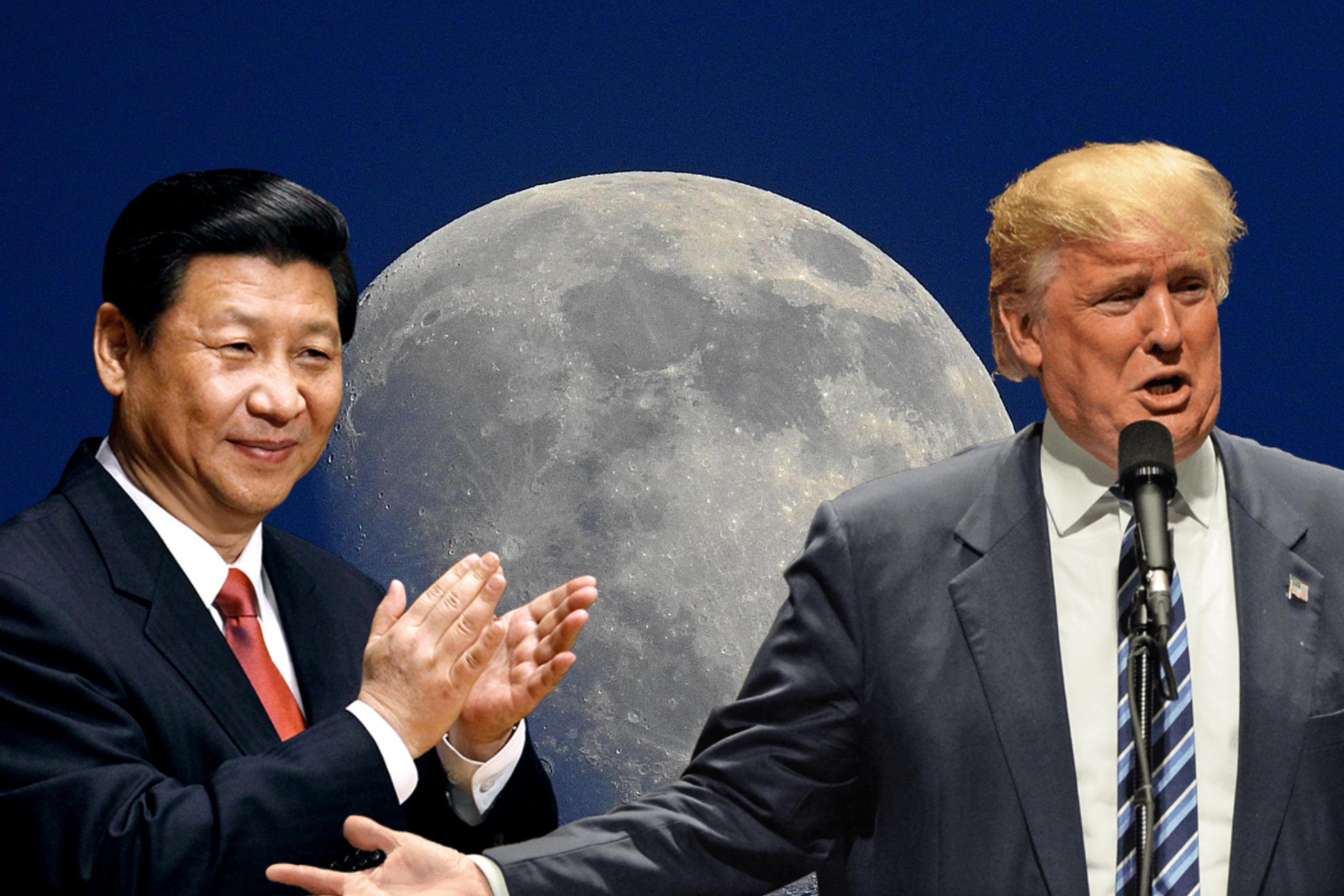 Collage: Mit im Hintergrund, im Vordergrund befinden sich der chinesische Präsident Xi Jinping (l.) und der US-Präsident Donald Trump (r.).