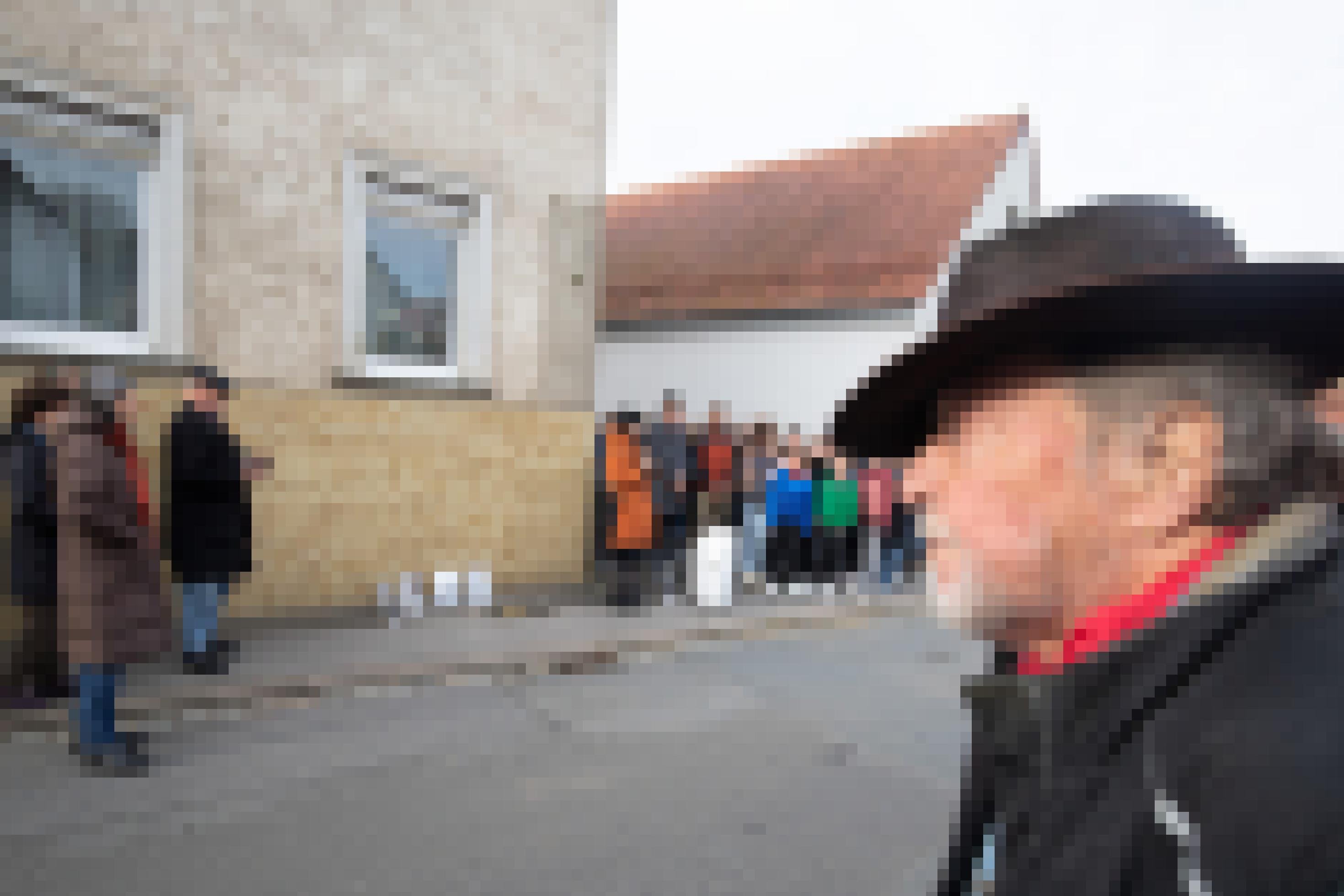 Verlegung von Stolpersteinen durch den Kuenstler Gunter Demnig zum Andenken an die Verschleppung und Ermordung von Menschen im Dritten Reich in Schesslitz, Oberfranken.