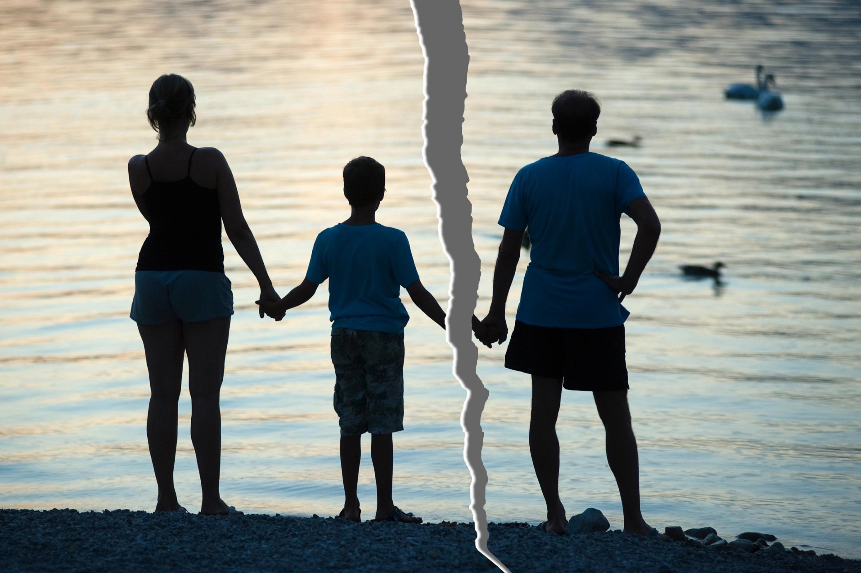 Familie in Trennung an einem See.