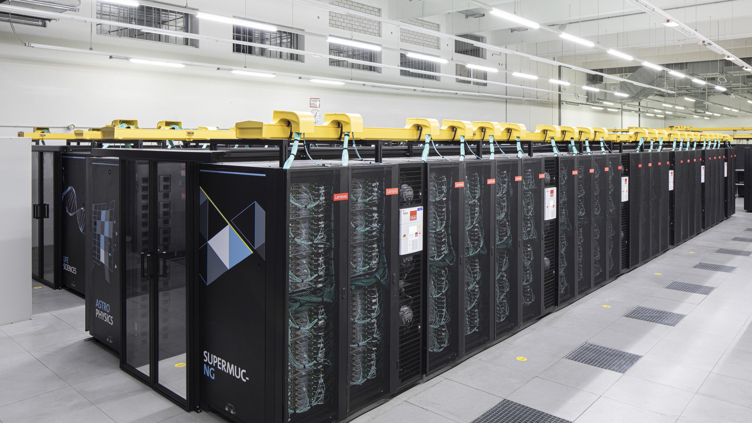 Der Supercomputer SuperMUC NG am Leibniz-Rechenzentrum in Garching bei München, einer von sechs europäischen Standorten, an denen Quantencomputer installiert werden sollen.