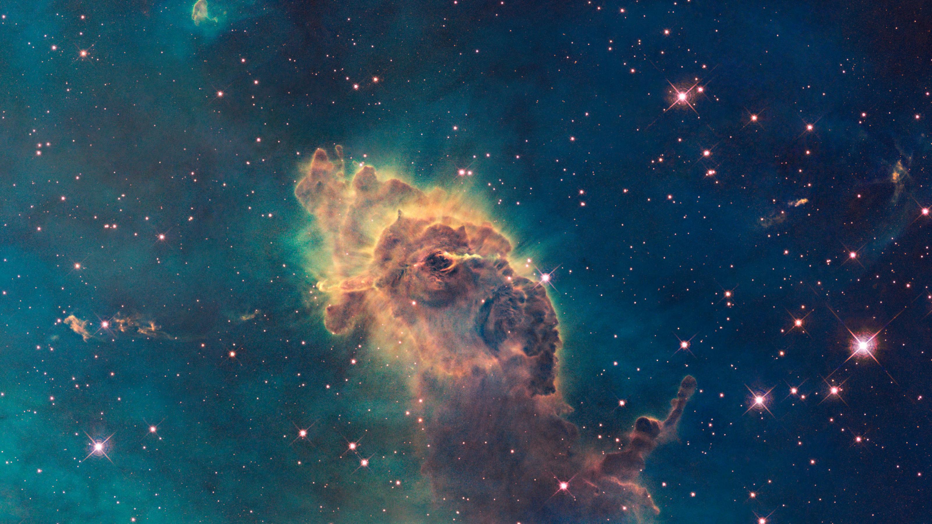 Dieses Detail im Carina-Nebel, zu finden im Sternbild Schiffskiel am Südhimmel, ist durch Sternwinde skulpturenartig geformt.