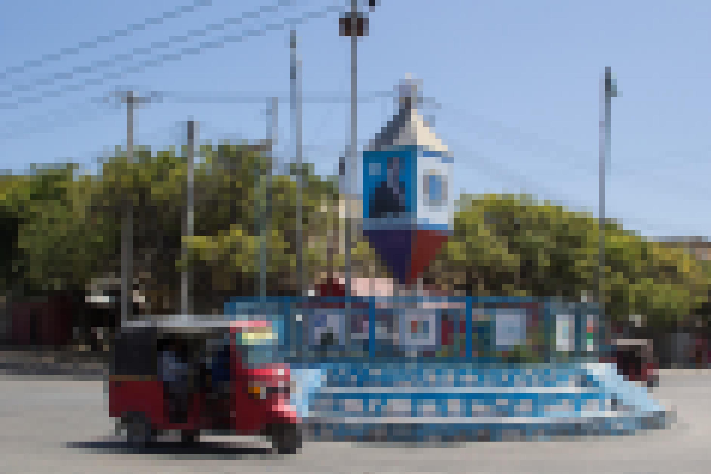 Ein Bild des somalischen Präsidenten Abdullahi Mohamed „Farmajo“ steht auf einer Art Werbetafel in der Mitte eines Kreisverkehrs in Mogadischu.