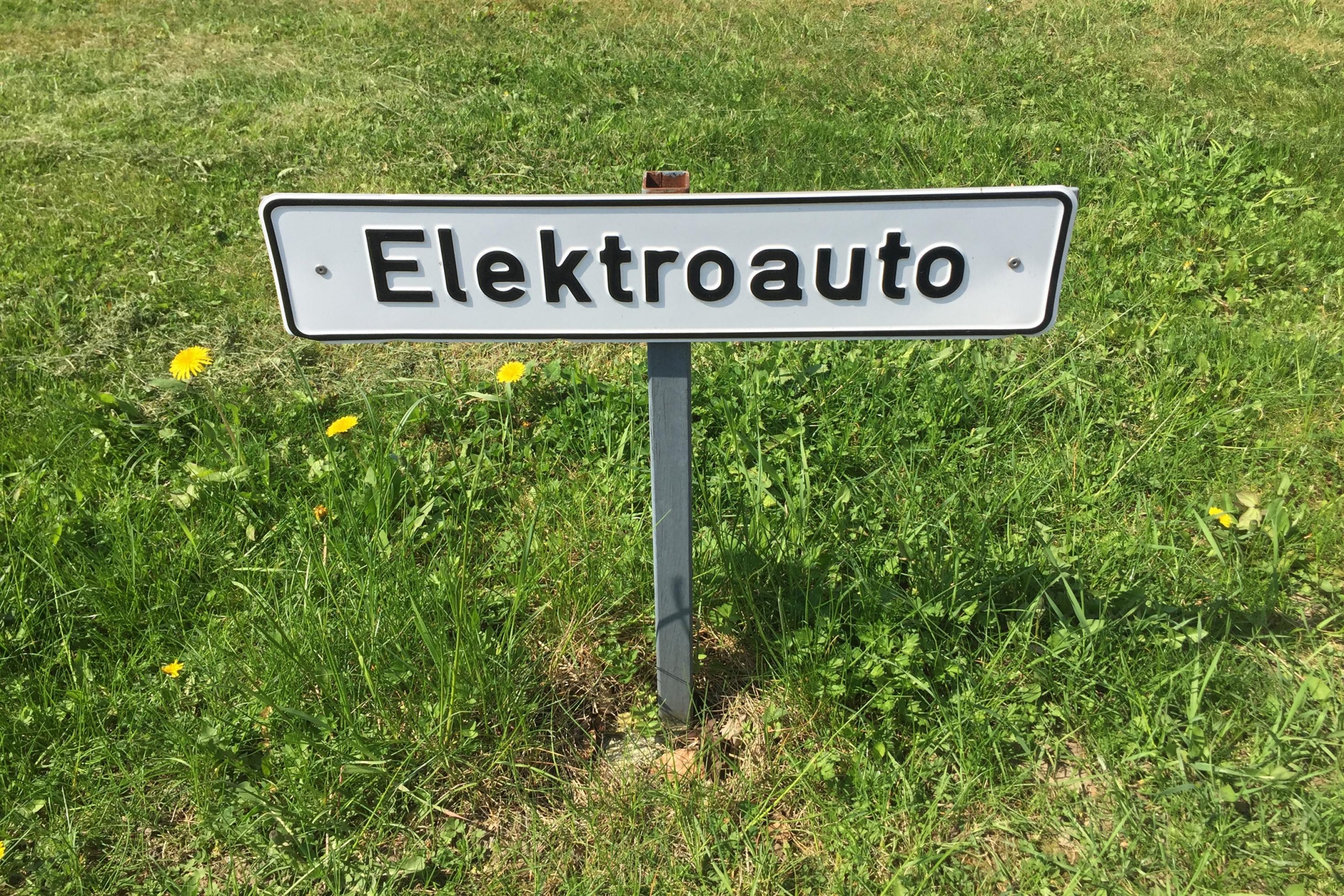 Schild: Elektroauto
