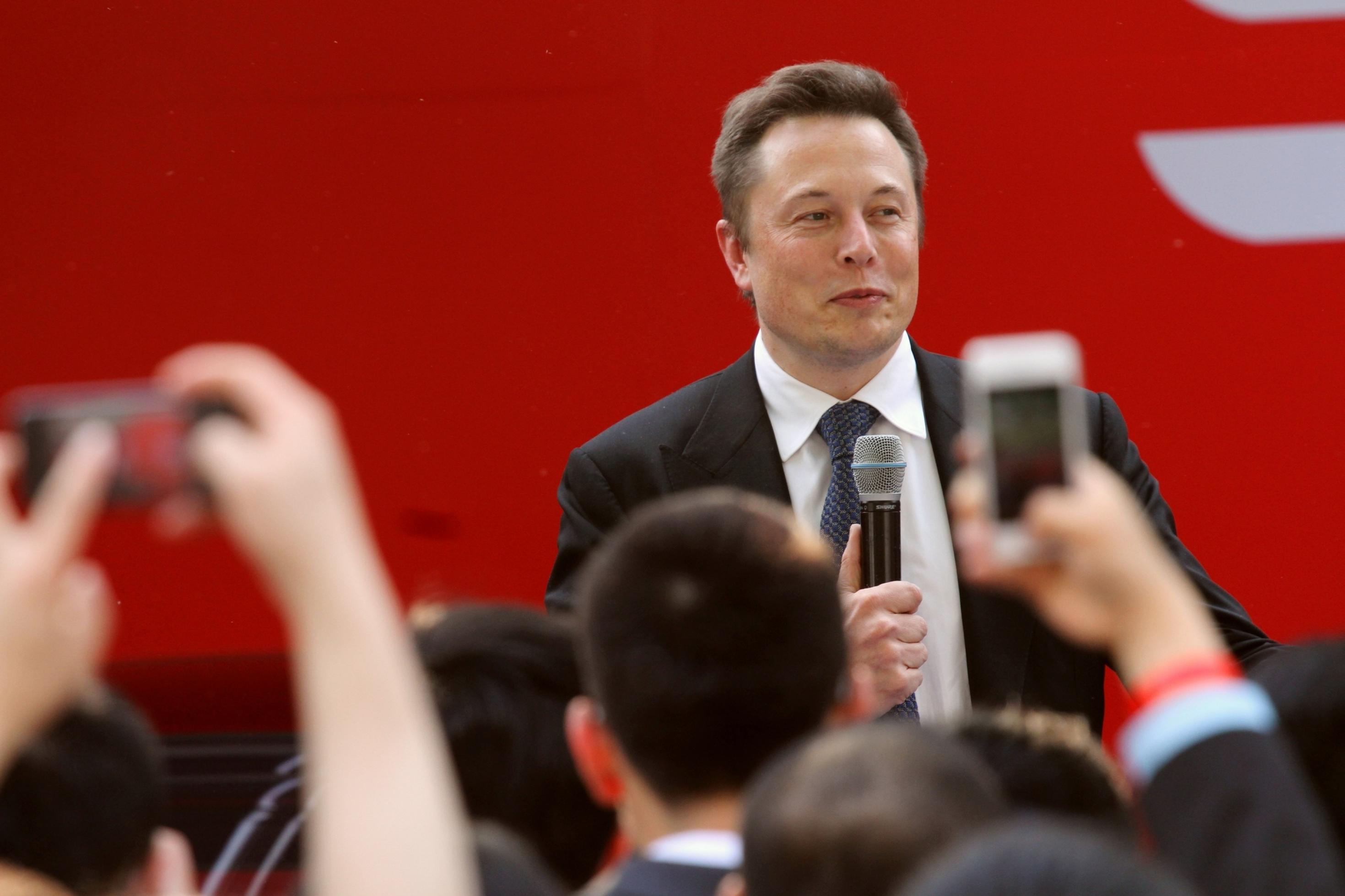 Elon Musk bei einer Rede in Peking, China. Der Unternehmer hat einen offenen Brief unterschrieben, der ein Moratorium für künstliche Intelligenz fordert.