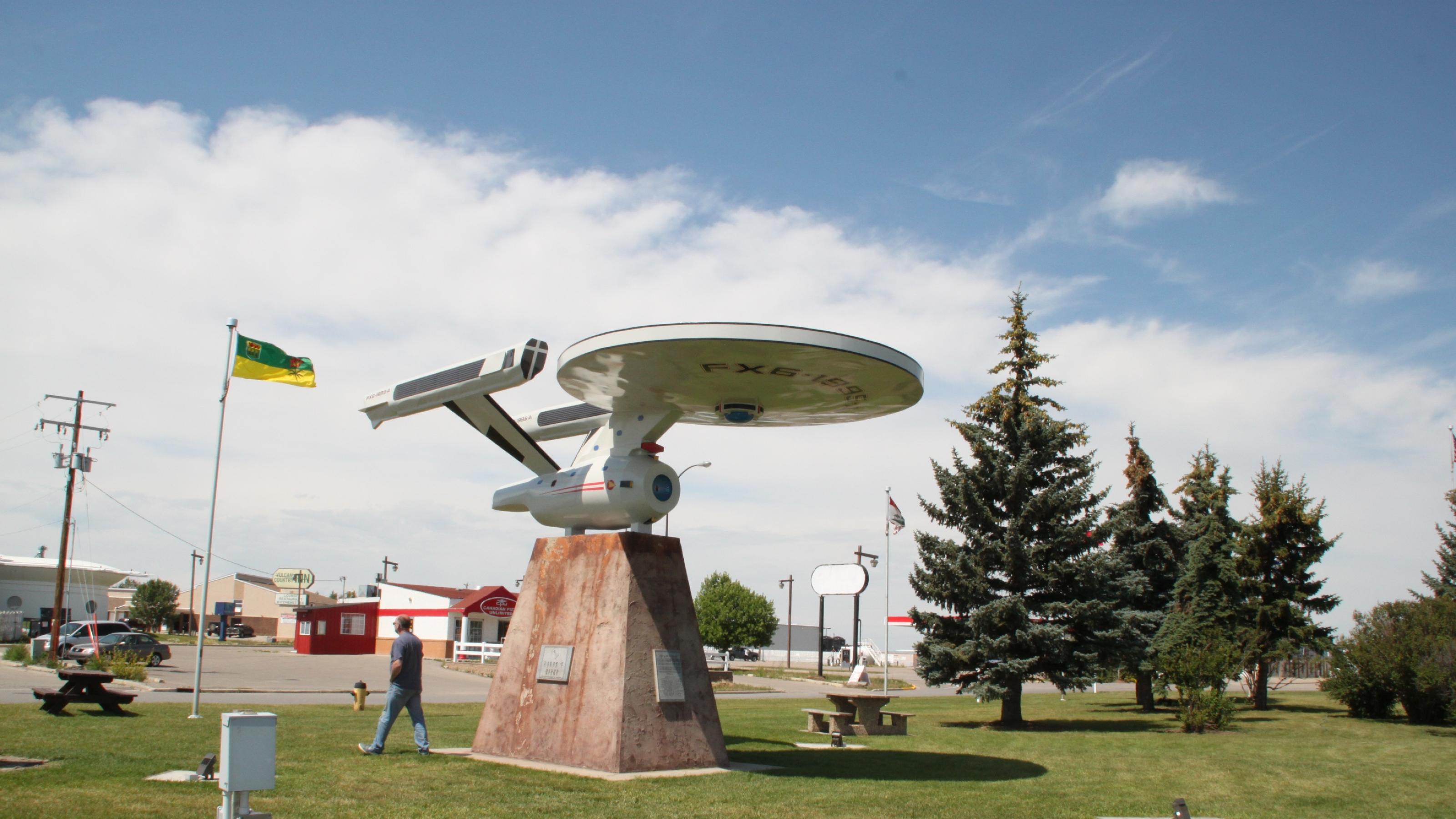 Eine Skulptur, die aussieht wie das Raumschiff Enterprise
