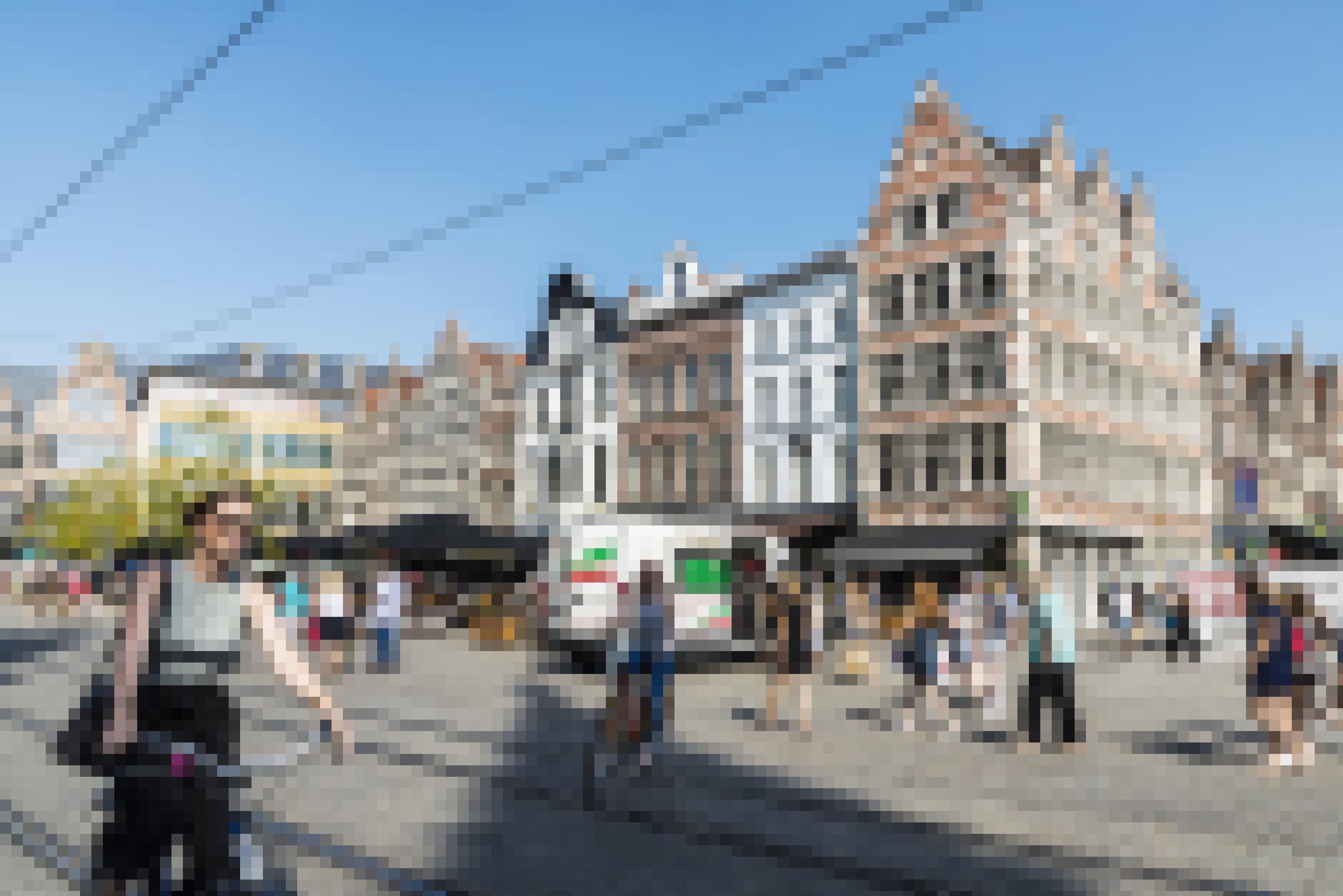 In der Fußgängerzone der Genter Altstadt sind Radfahrer und Fußgänger unterwegs