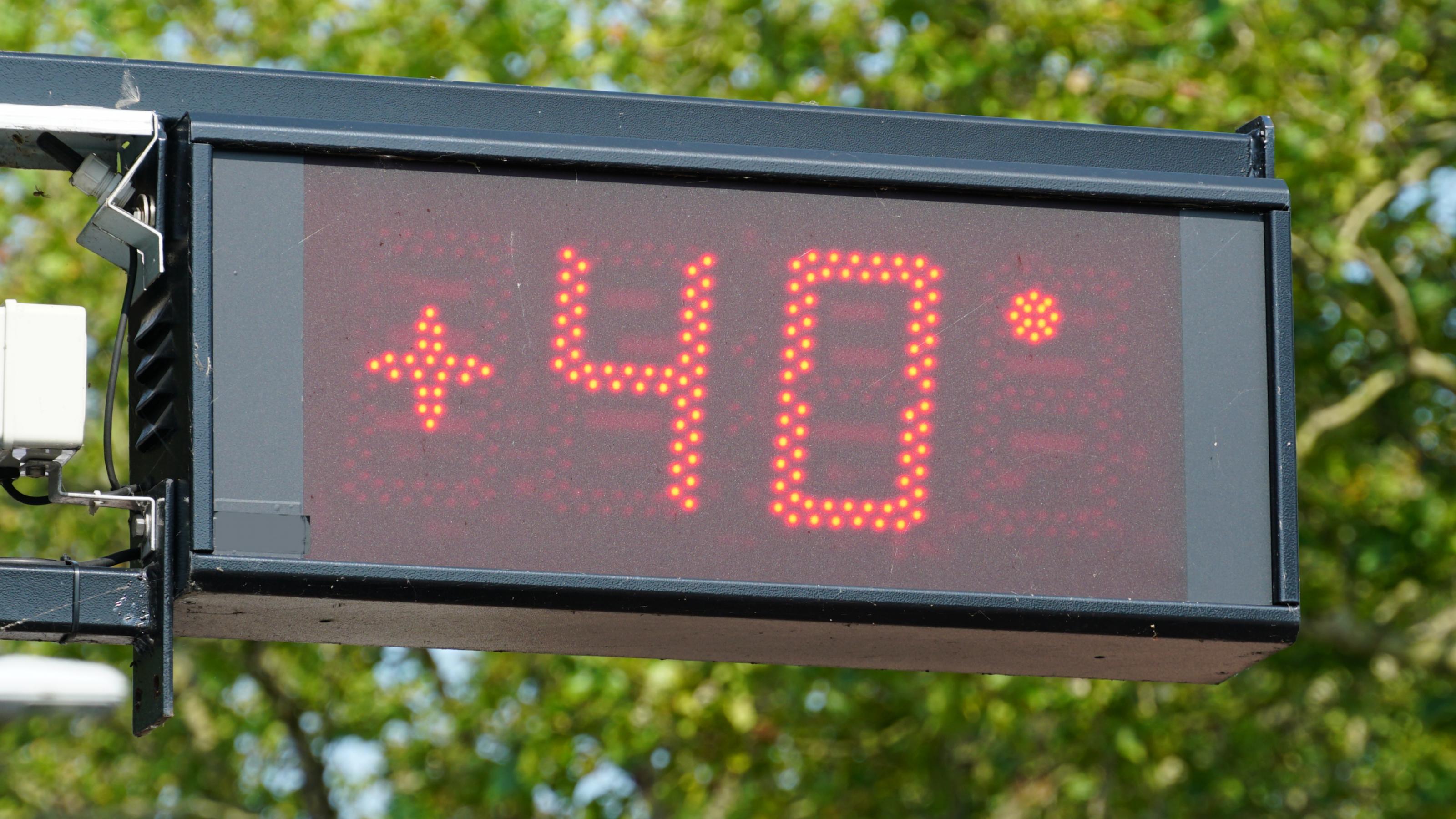 Thermometer in den Niederlanden mit 40 Grad Celcius, ein neuer Temperaturrekord für die Niederlande im Sommer 2019.