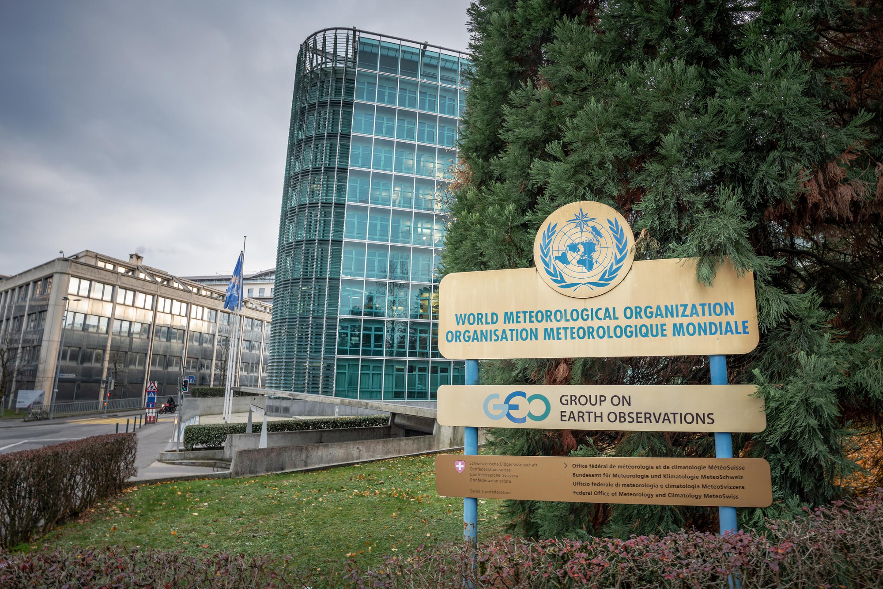 Das Bild zeigt das Hochhaus, in dem der Weltklimarat IPCC in den Räumlichkeiten der Weltorganisation für Meteorologie (WMO) in Genf untergebracht ist.