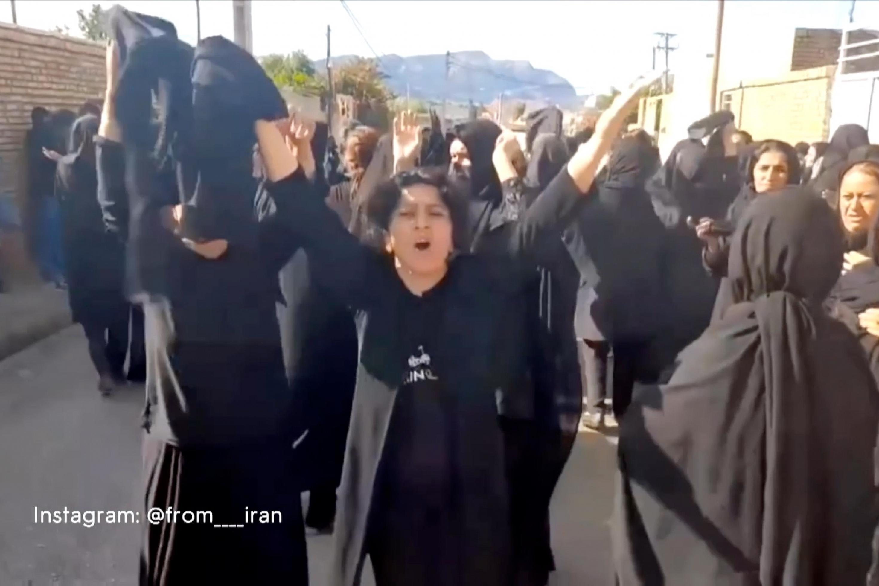 Protestierende Frauen im Iran