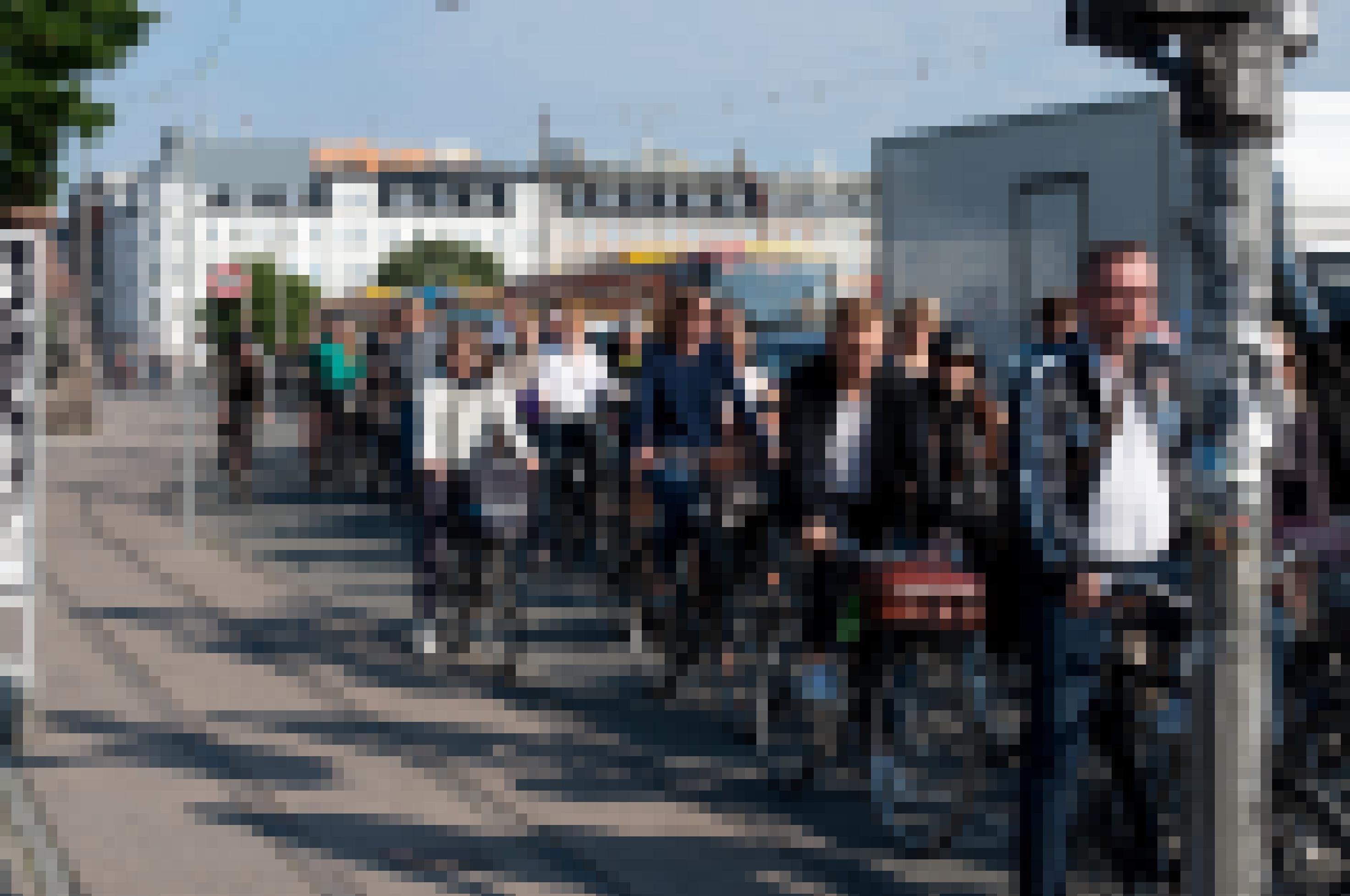 Foto aus Kopenhagen: Viele Radfahrer sammeln sich vor einer Ampel