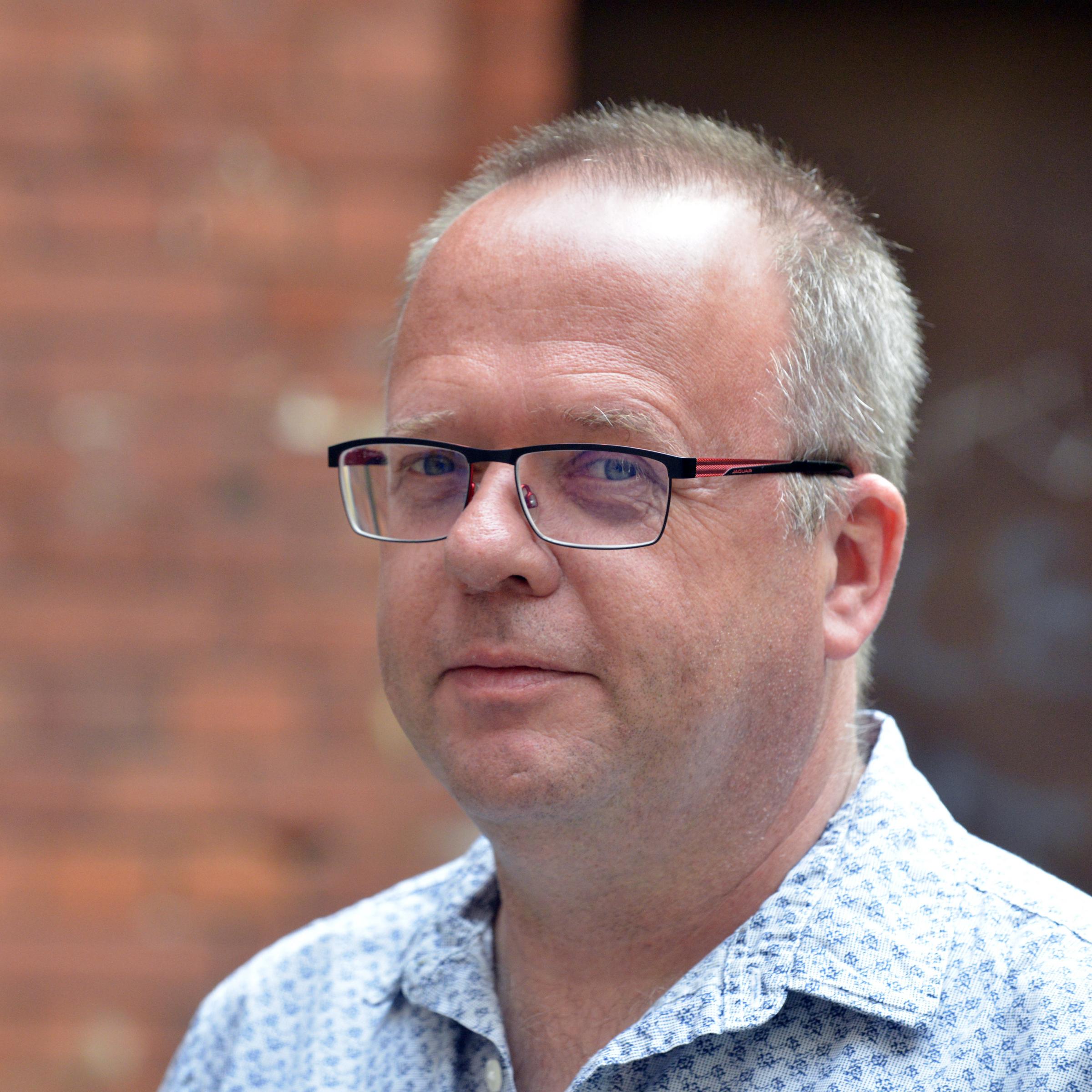 Rainer Kurlemann hat als Naturwissenschaftler promoviert und arbeitet als freiberuflicher Wissenschaftsjournalist. Das Foto zeigt ihn in Berlin.
