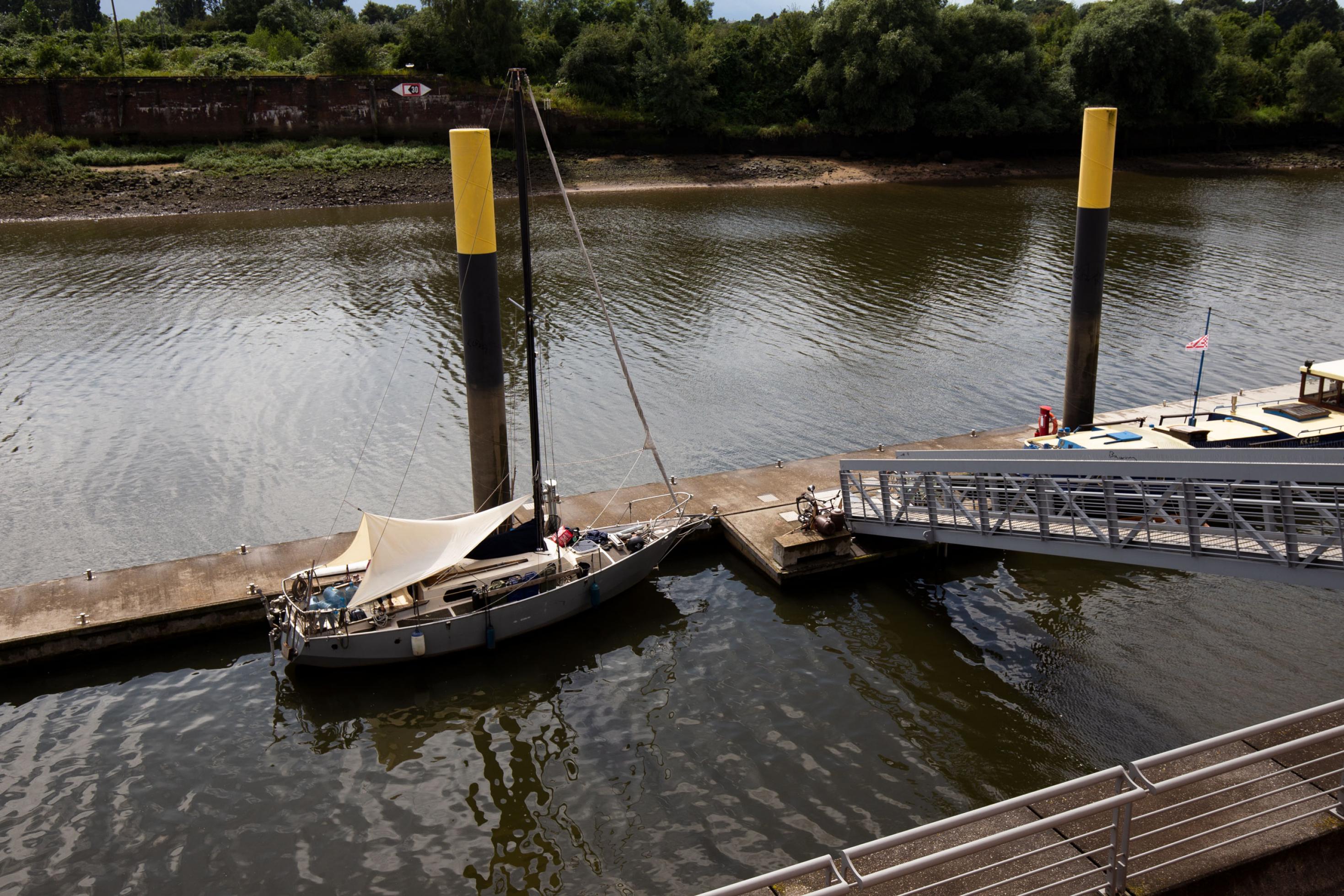 Segelboot im Hafen von Bremen