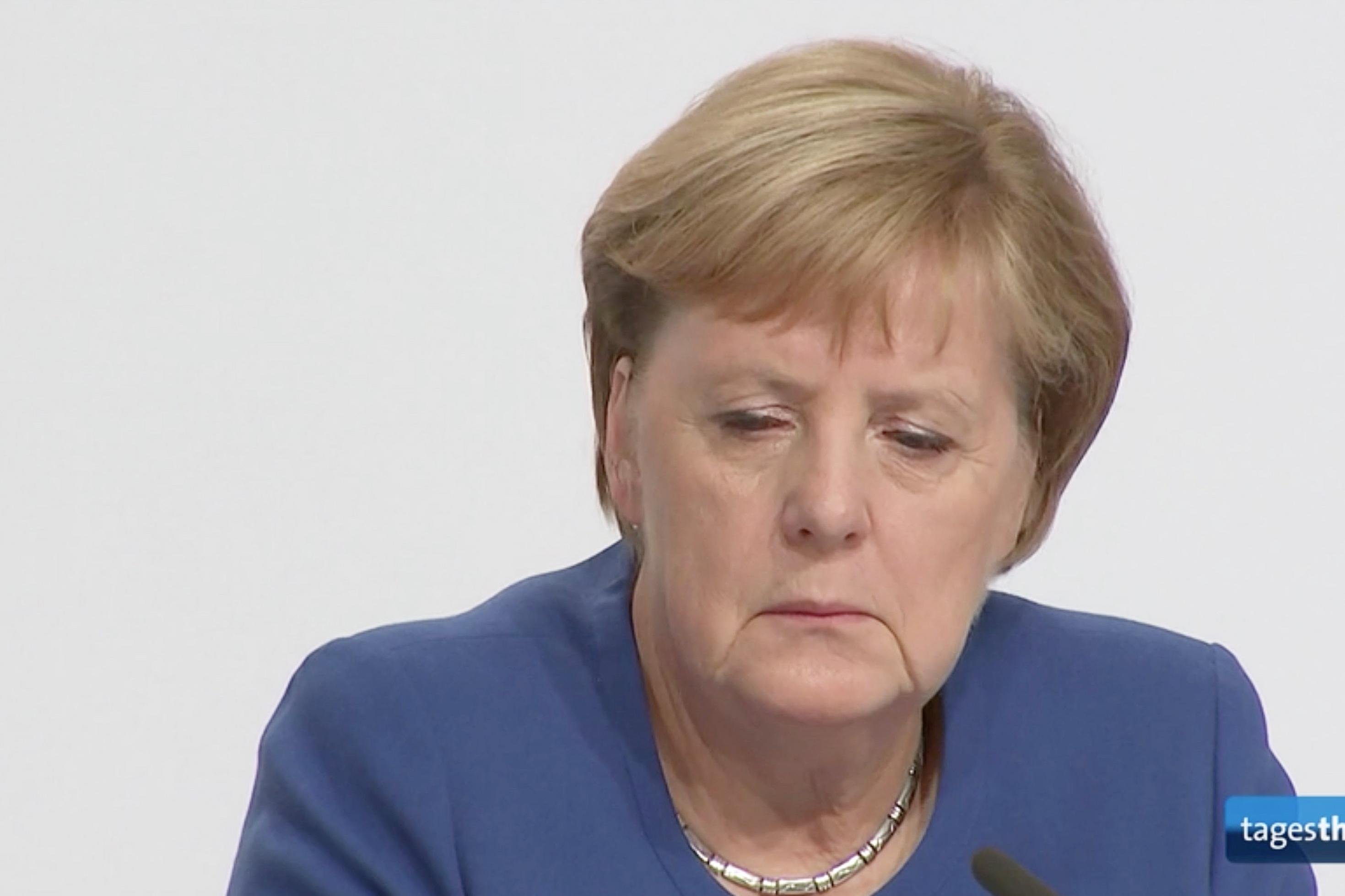 Bundeskanzlerin Angela Merkel (CDU) bei der Pressekonferenz zum Klimapaket der Bundesregierung am 20.9.2019. Auf dem Bild blickt sie schräg nach unten und sieht müde aus.