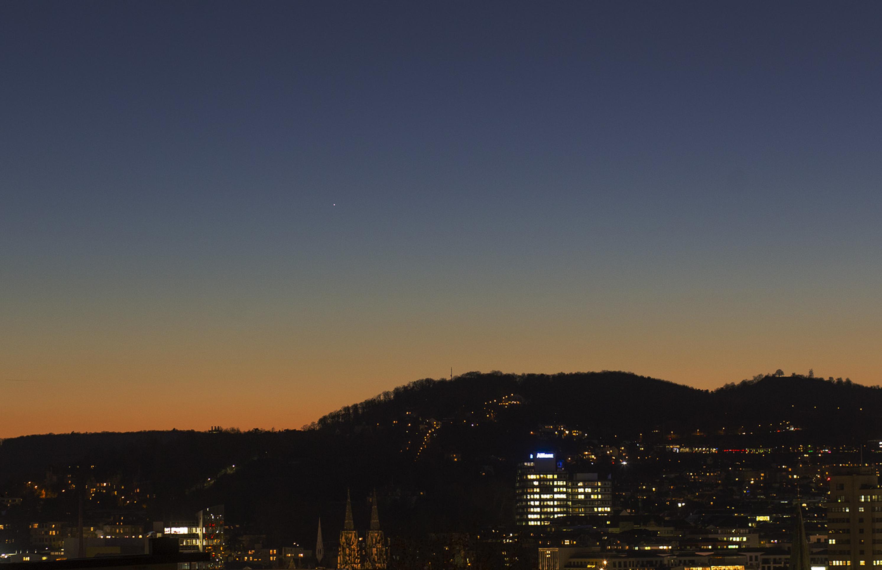 Merkur war am 6. Feburar 2020 als schwacher Lichtpunkt in der Abenddämmerung über Stuttgart zu sehen.