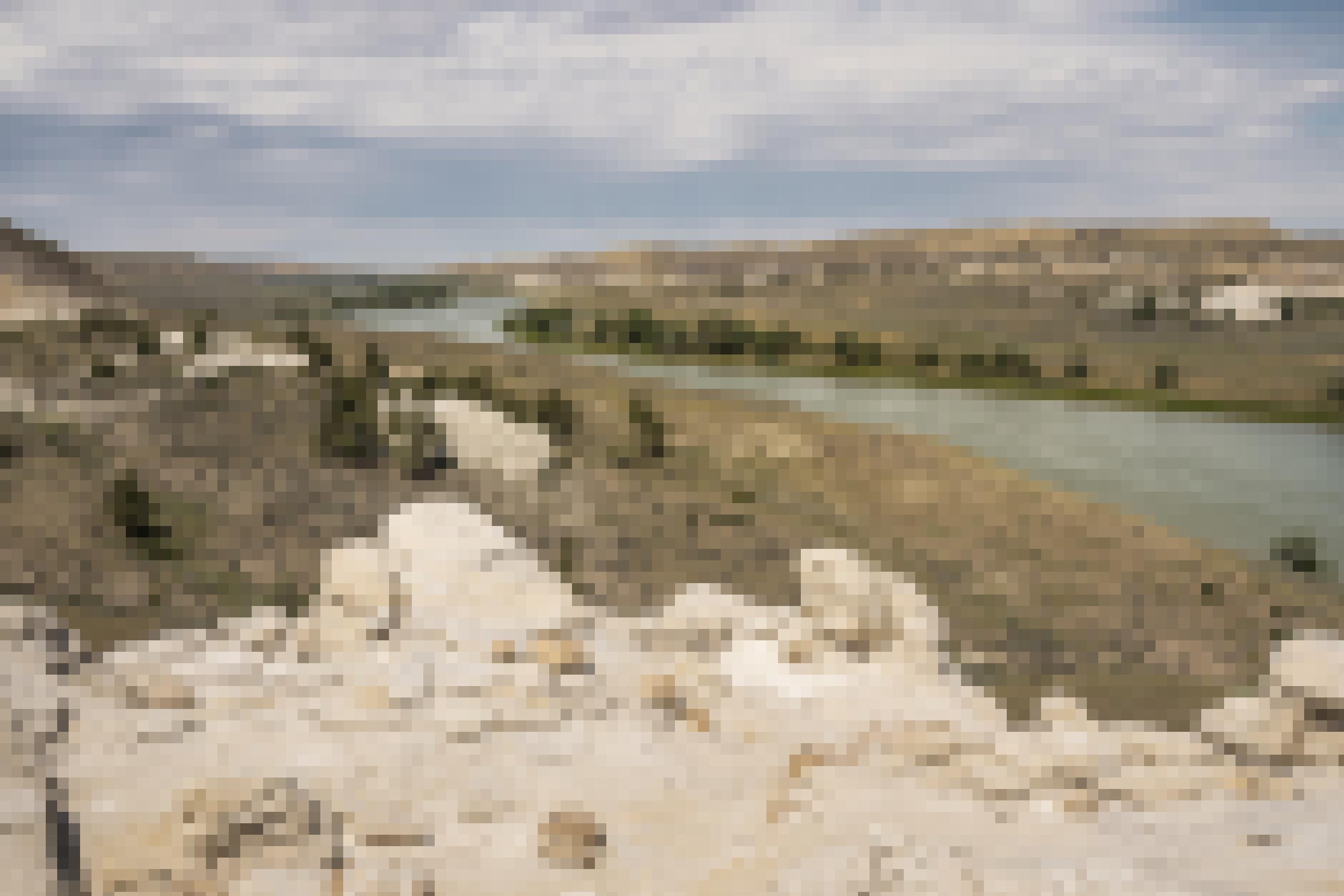 Der MIssouri River schlängelt sich durch ein Steppental in den USA im Bundesstaat Montana.