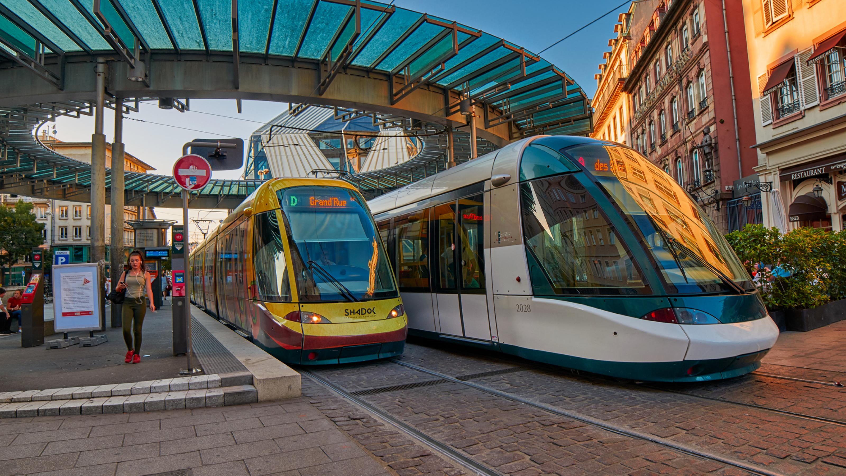 Die modernen Straßenbahnen in Strassburg werden von der Bevölkerung gut akzeptiert.