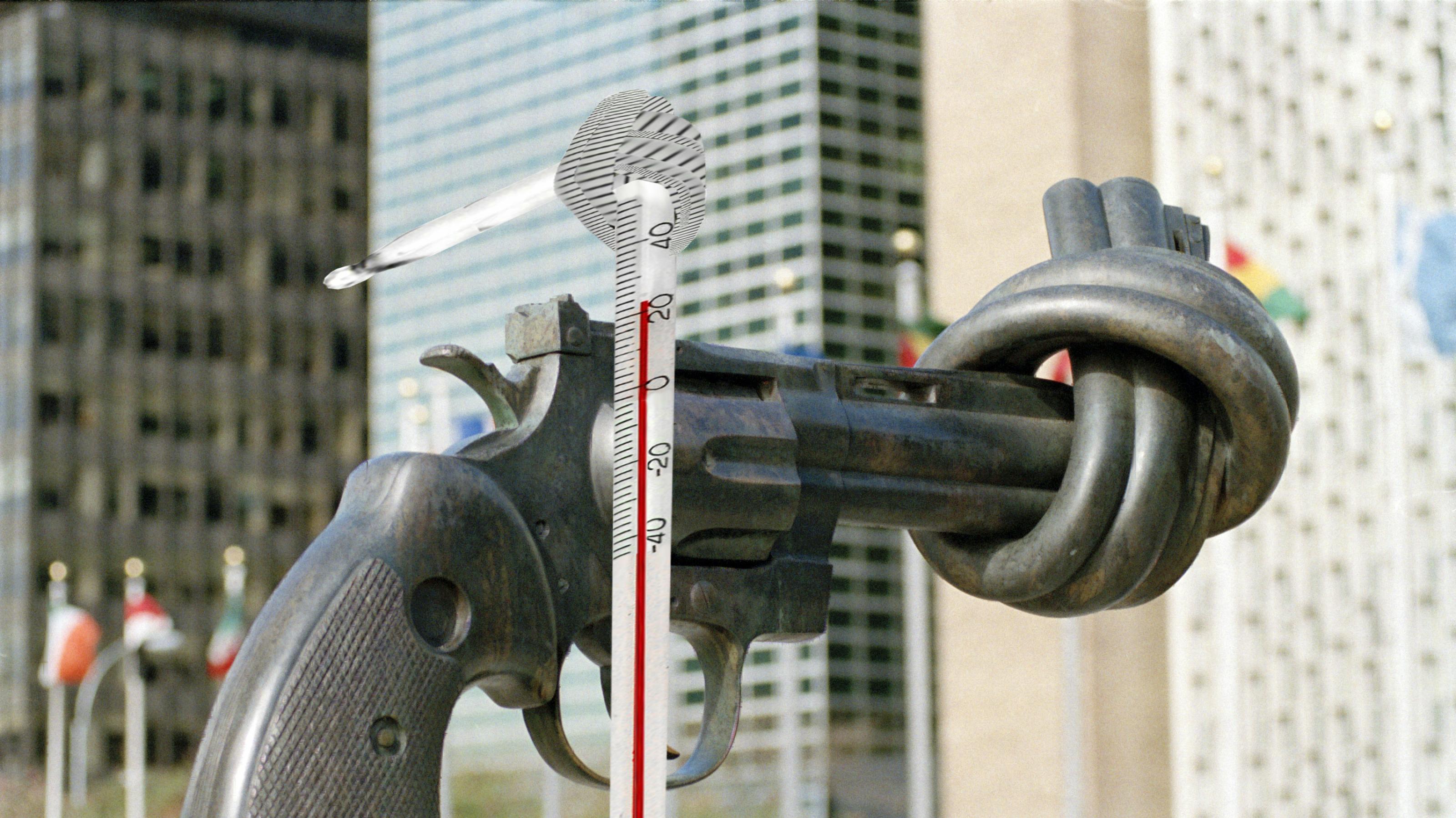 Eine Collage auf der Basis eines Fotos, das vor dem Hauptquartier dr Vereinten Nationen in New York aufgenommen wurde. Darauf wurde die Grafik eines verknoteten Thermometers appliziert. – 
Der Revolver mit dem Knoten im Lauf ist ein Wahrzeichen vor dem UN-Gebäude in Manhattan. Steht dort bald auch die Statue eines Thermometers mit einen Knoten?
