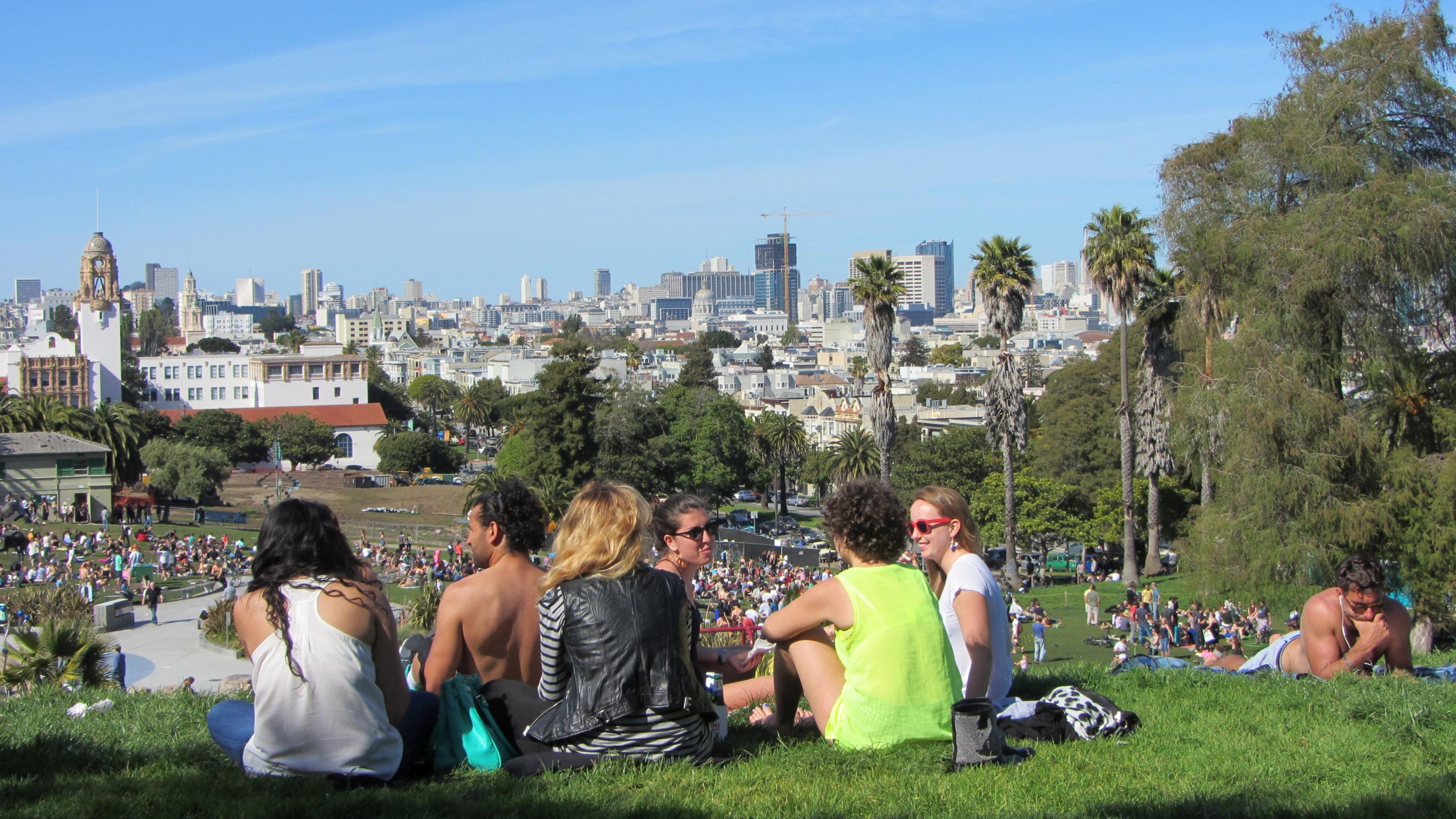 Ein Park in San Francisco voller Menschen