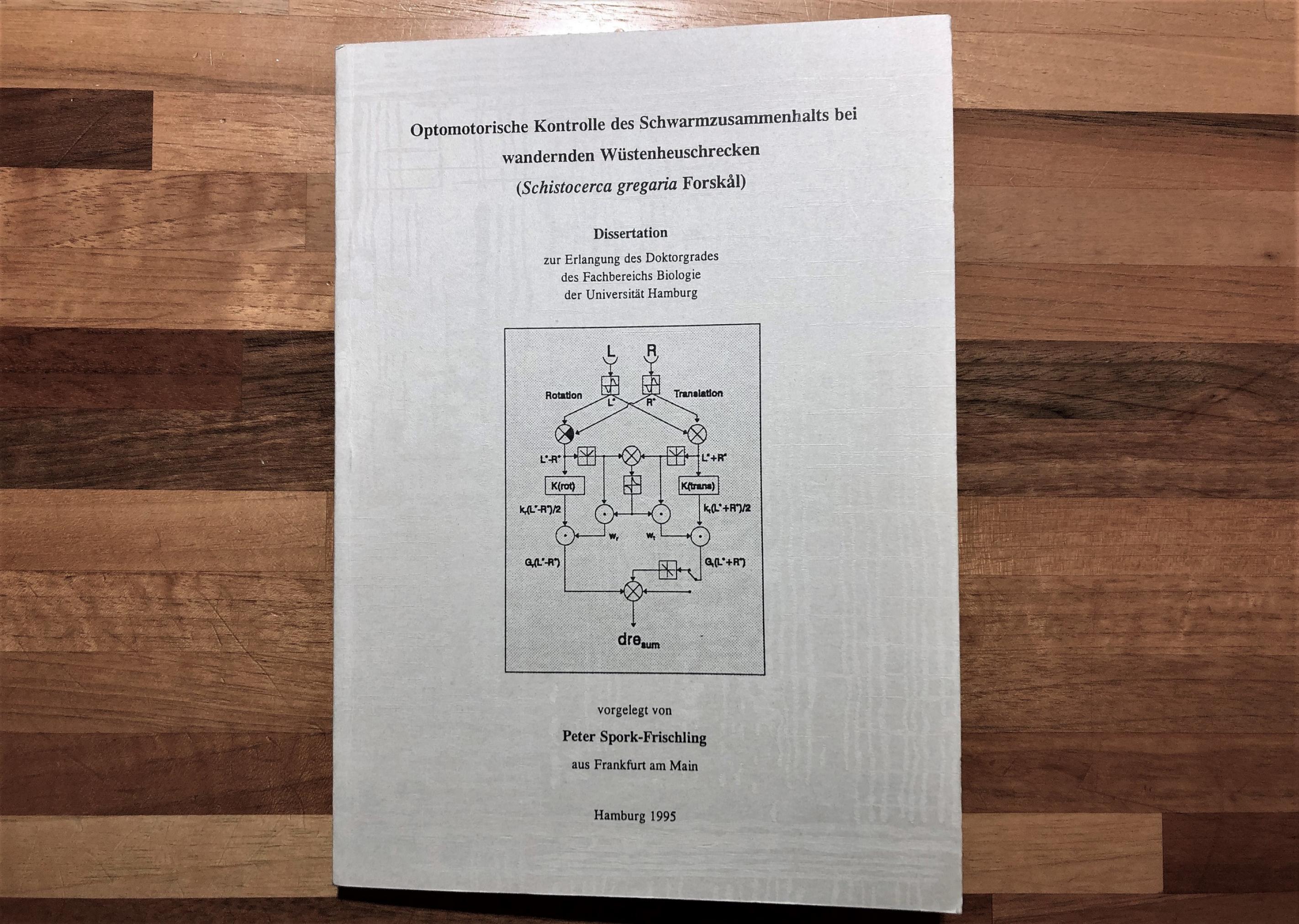 Buchcover: „Optomotorische Kontrolle des Schwarmzusammenhalts bei wandernden Wüstenheuschrecken (Schistocerca gregaria Forskål)“. Dissertation von Peter Spork-Frischling aus dem Jahr 1995.