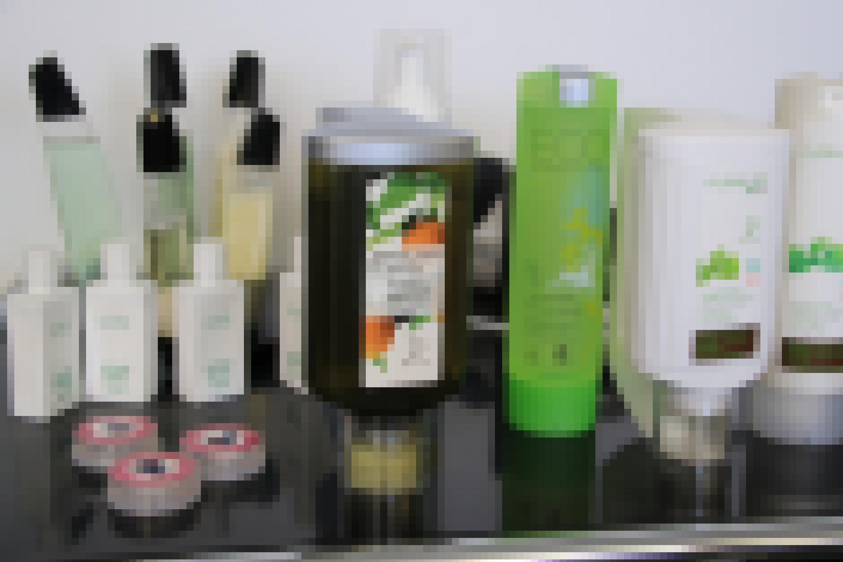Auffüllbare Shampoo-Behälter stehen nebeneinander