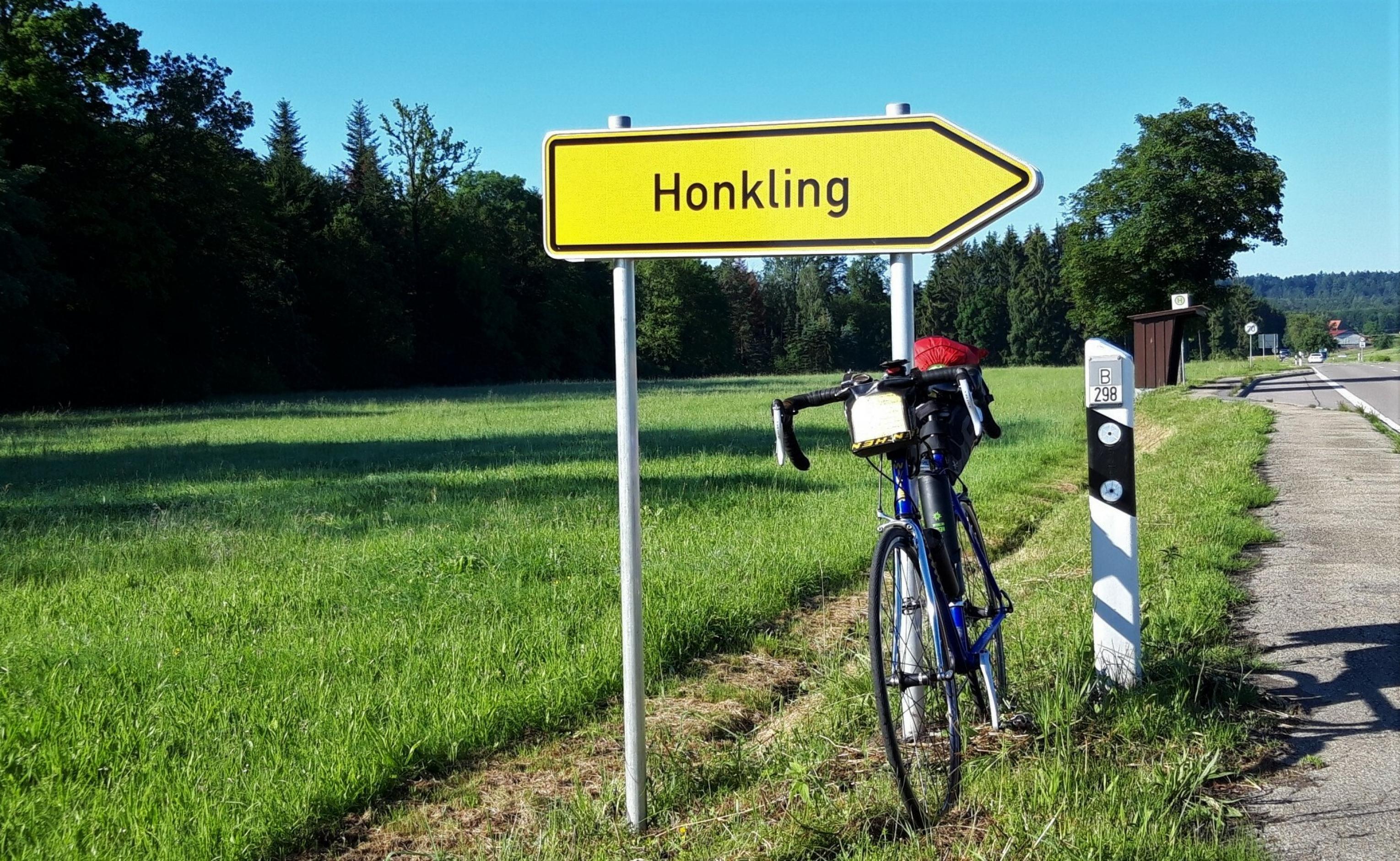 Ortsschild des Weilers namens Honkling.