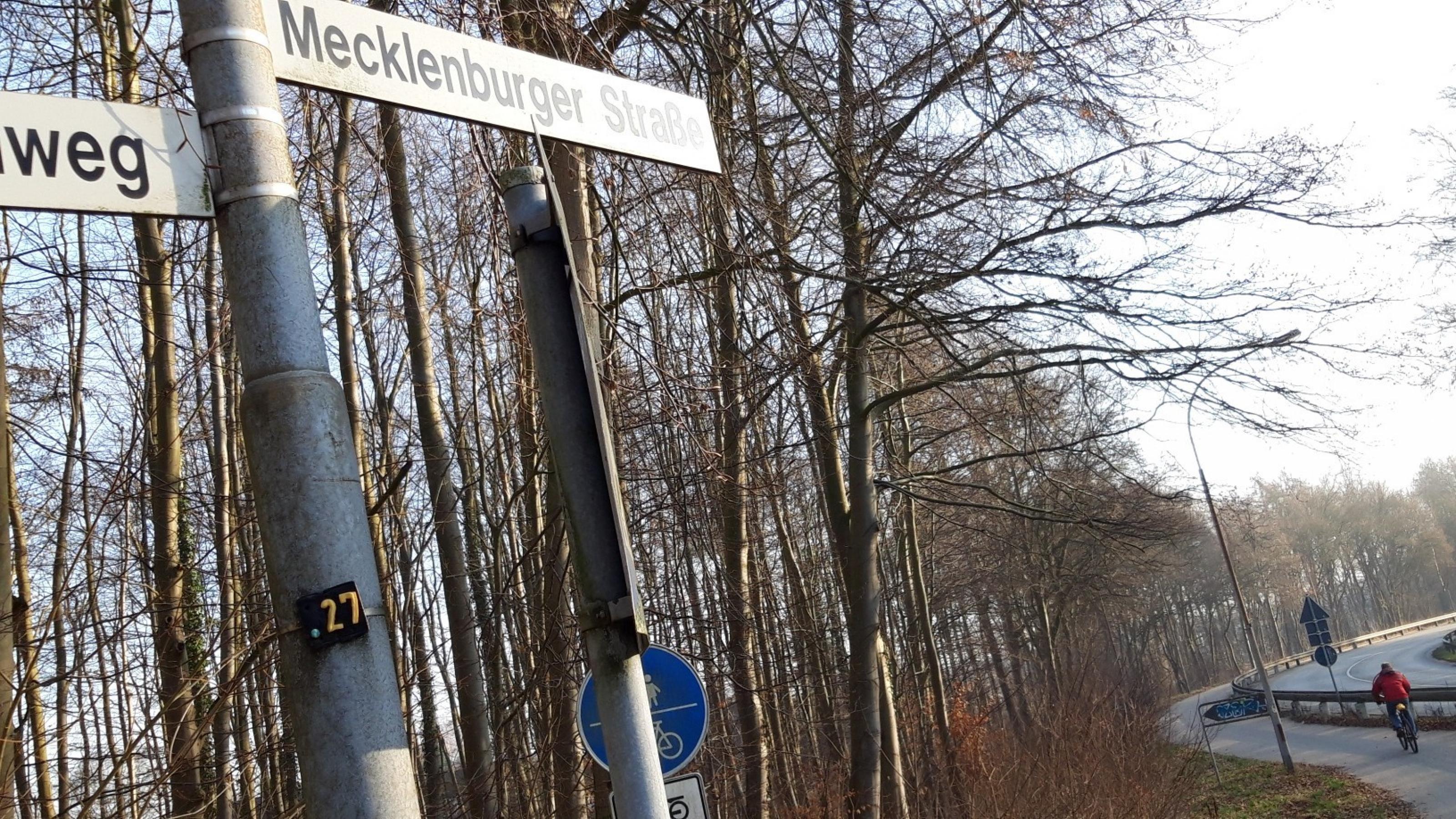 Radweg entlang der Mecklenburger Straße im Norden Lübecks.