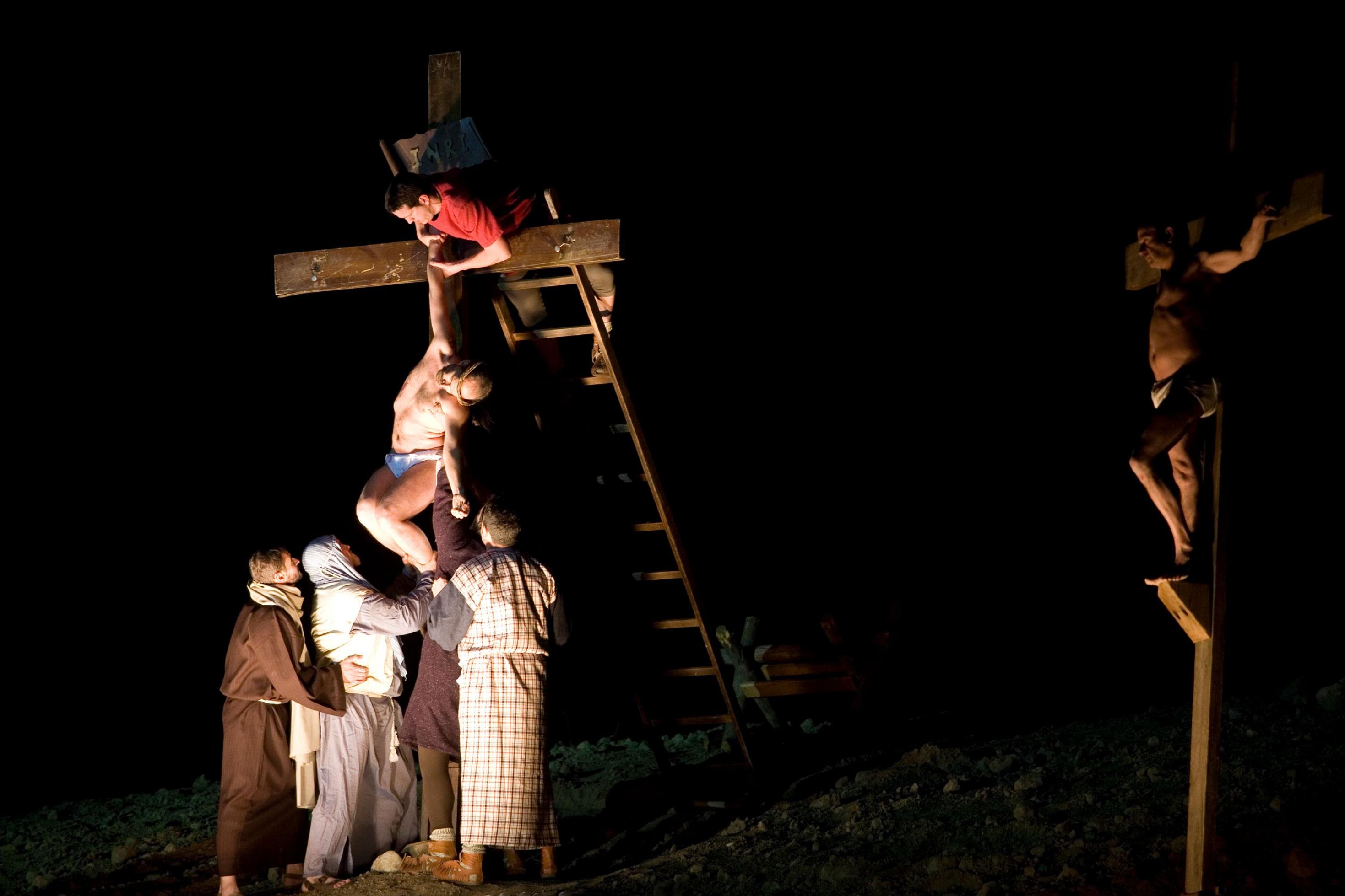 Christus am Kreuz bei der Semana Santa-Prozession in Calahorra, La Rioja, Spanien