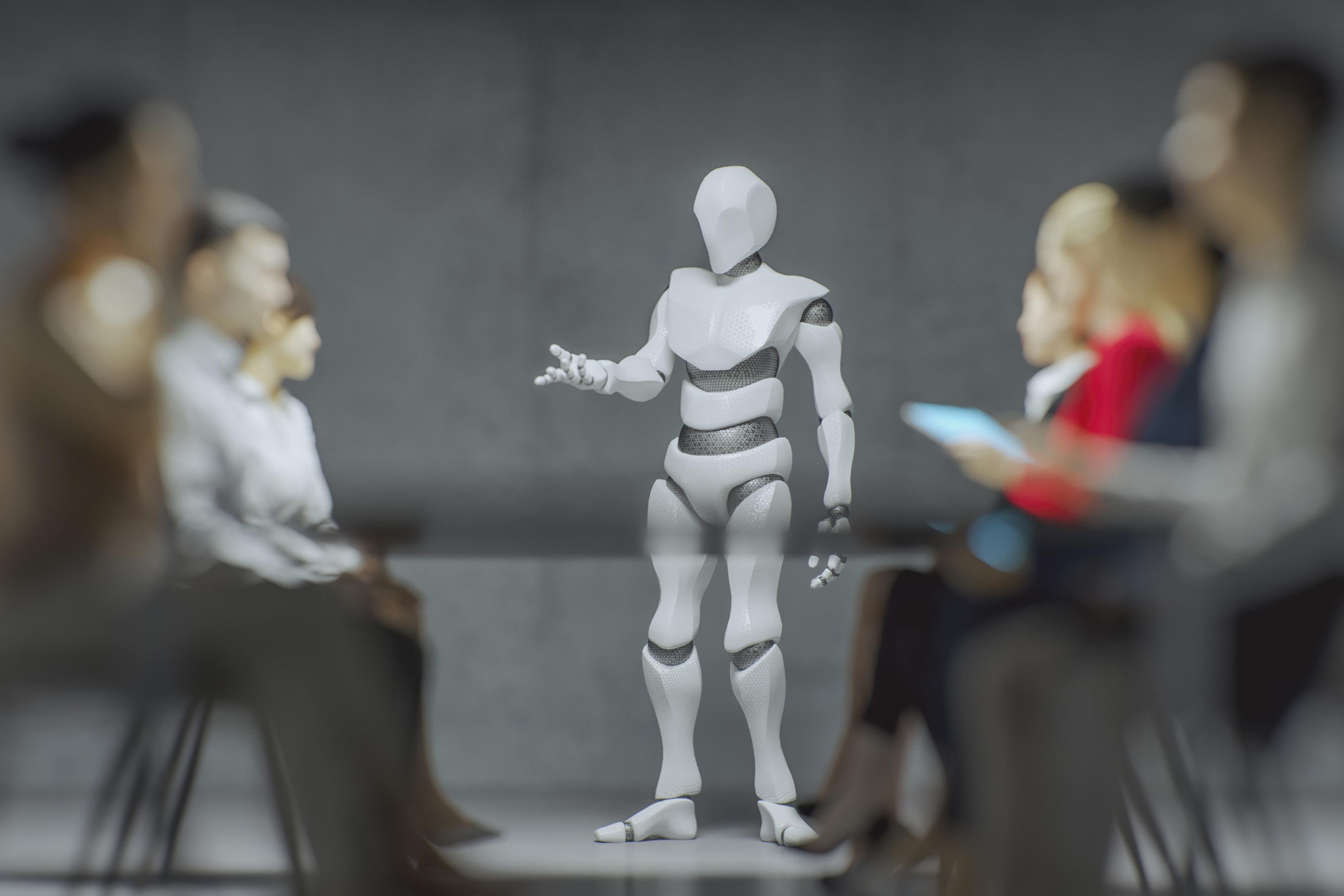 Ein humanoider Roboter unterrichtet Geschäftsleute (künstlerische Darstellung).