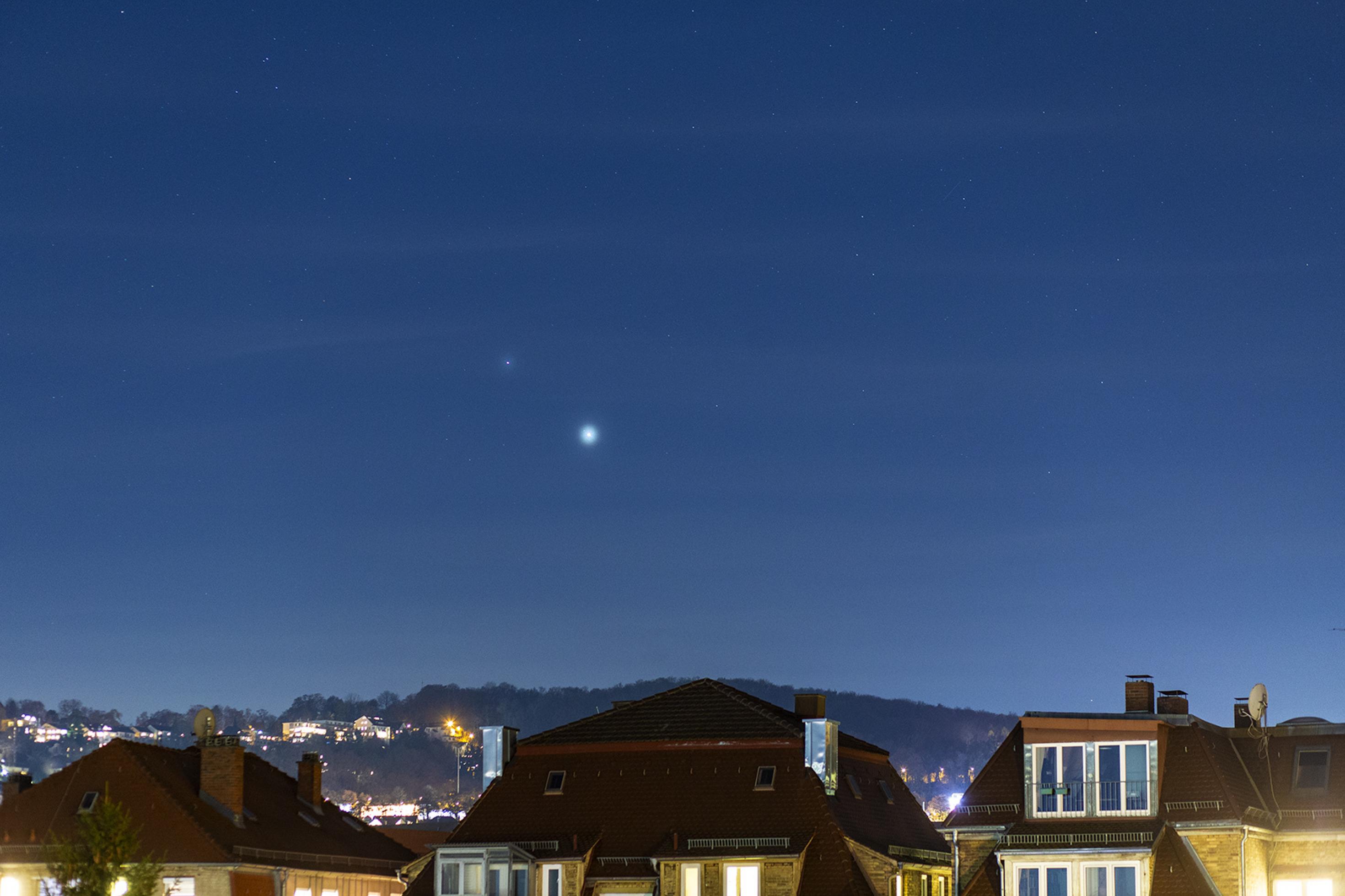 Saturn und Jupiter am Himmel über Stuttgart standen am 3. Dezember 2020 zwei Grad auseinander.