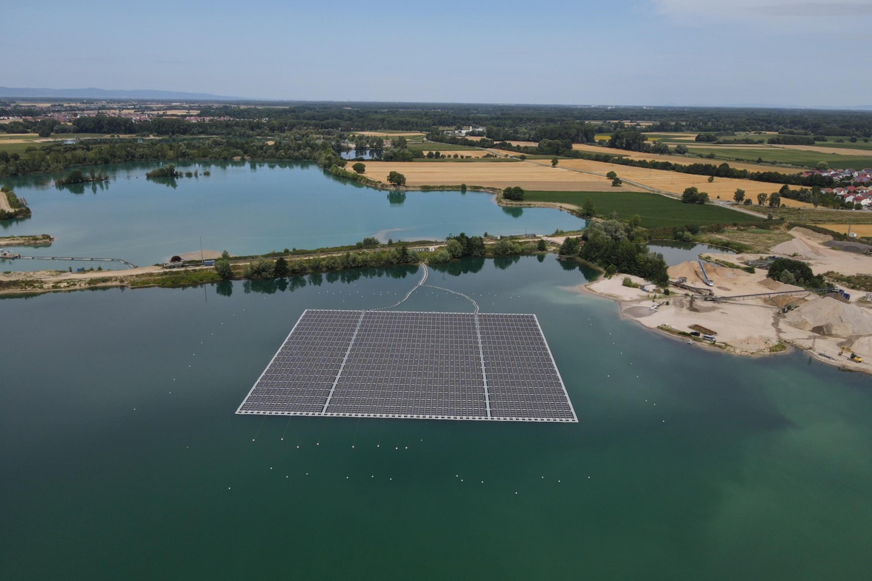 Photovoltaik kann auf dem Wasser schwimmen