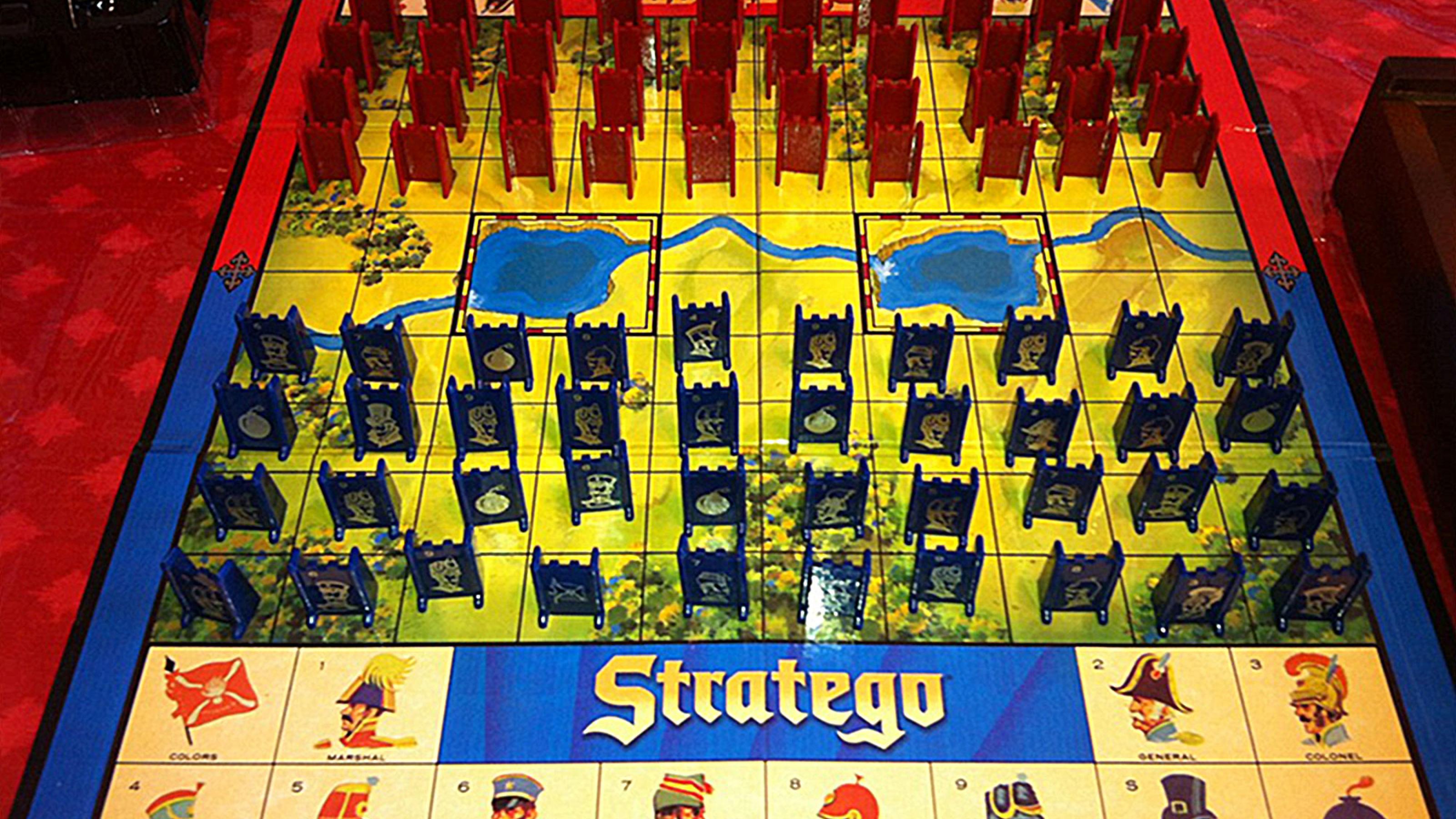 Das Brettspiel Stratego ist hochkomplex, weil es unfassbar viele Zugmöglichkeiten gibt und die Figuren noch dazu vor dem Gegner verborgen werden.